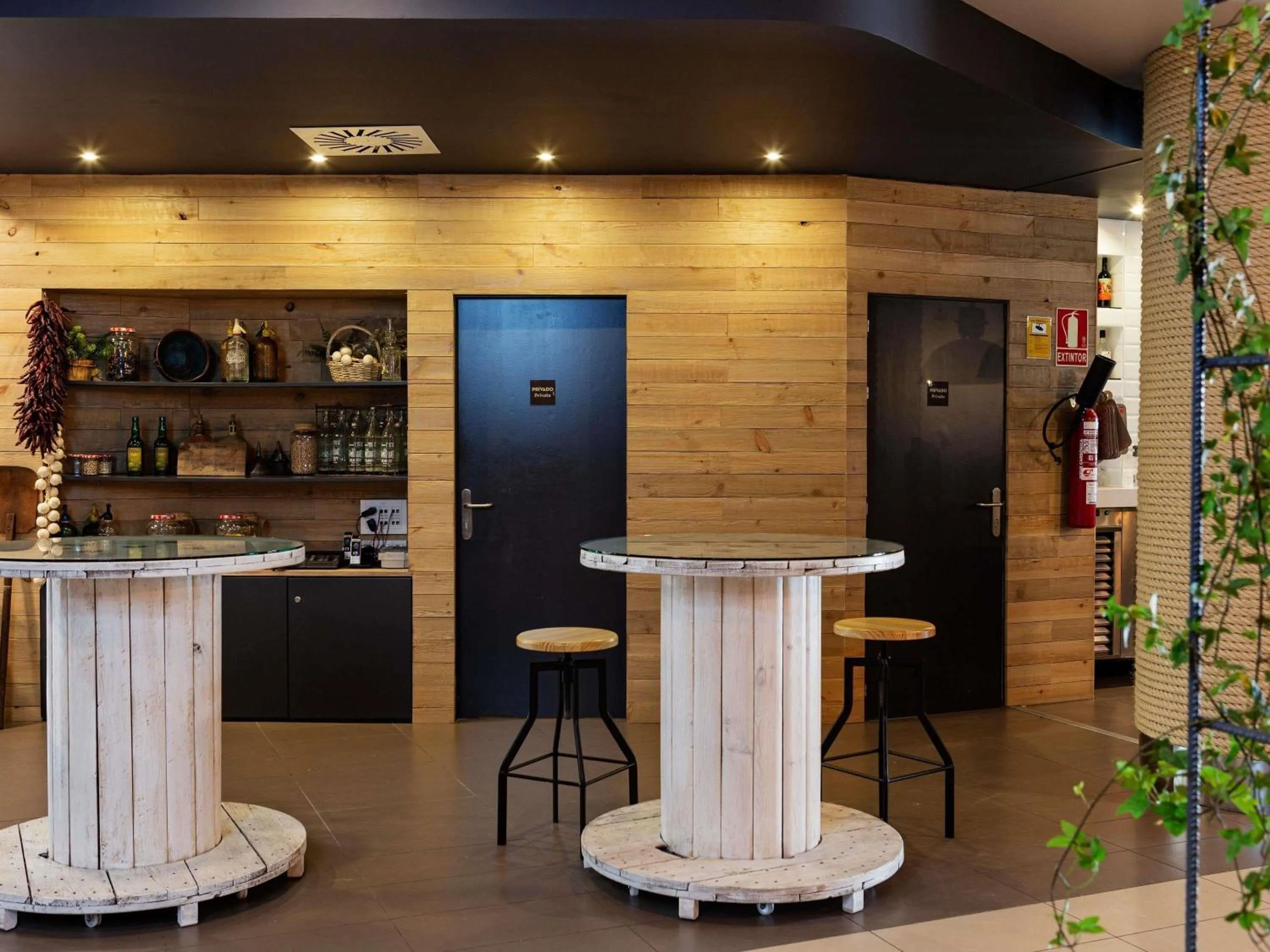 Property building in Ibis Oviedo