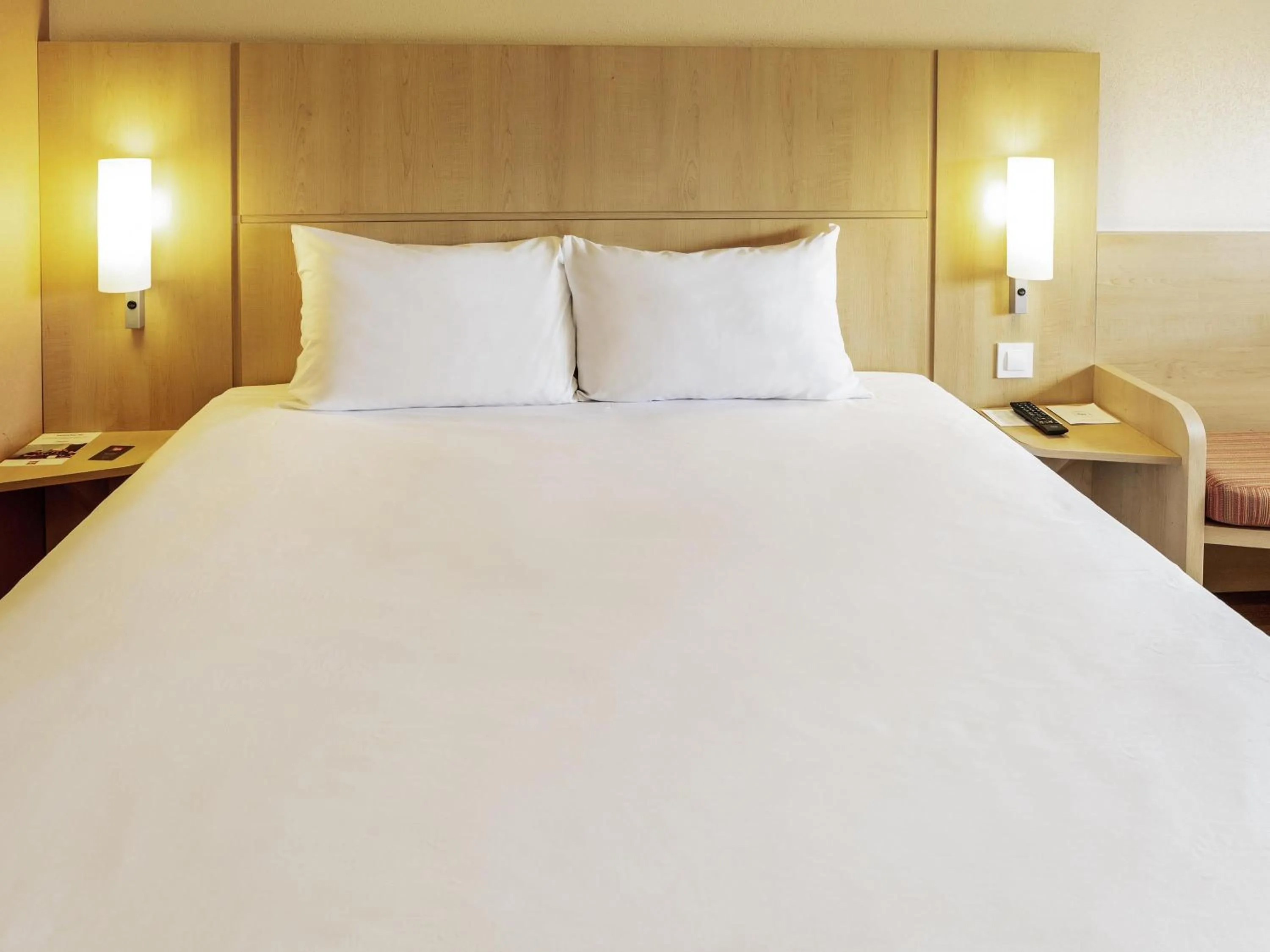 Bedroom, Bed in Ibis Oviedo