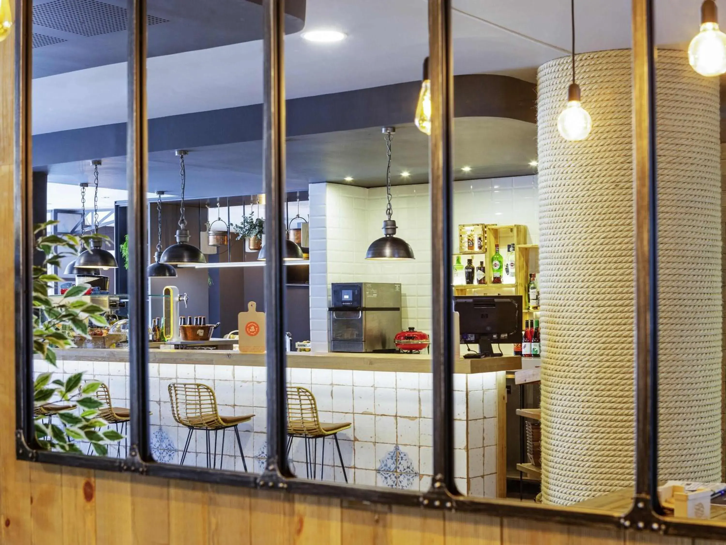 Restaurant/places to eat in Ibis Oviedo Restaurant/places to eat in Ibis Oviedo