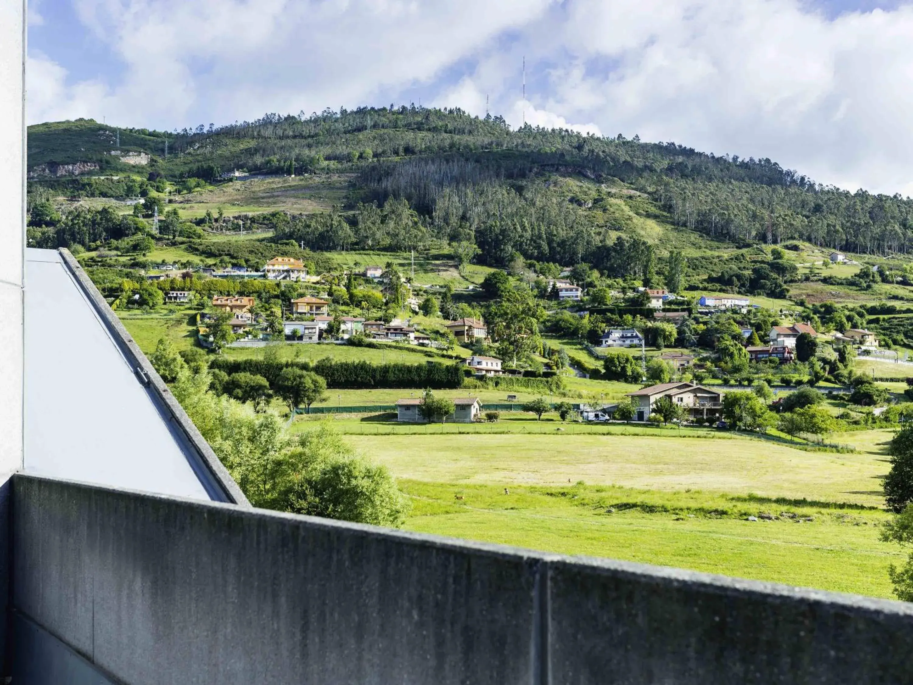 Property building in Ibis Oviedo Property building in Ibis Oviedo