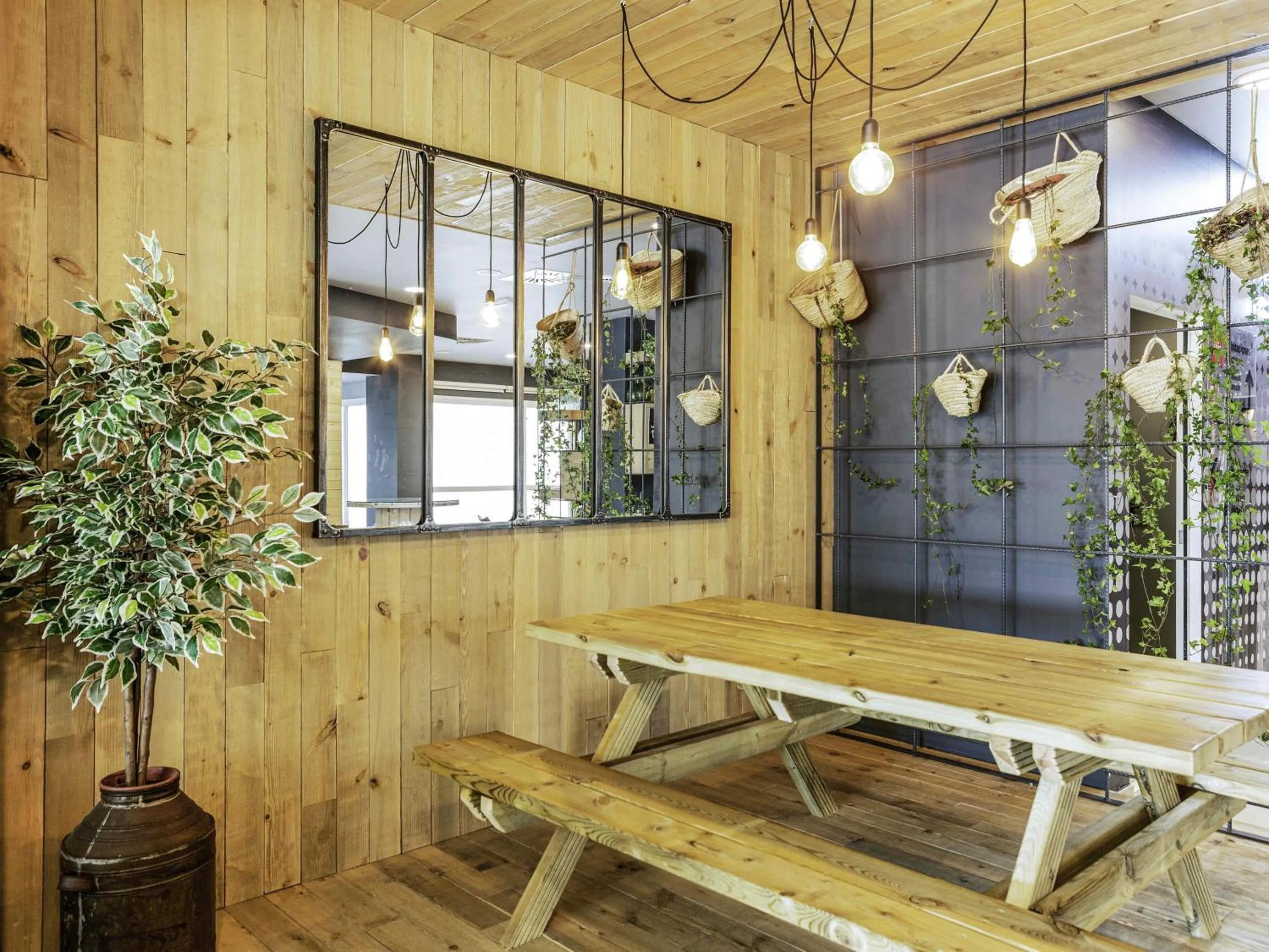 Restaurant/places to eat in Ibis Oviedo