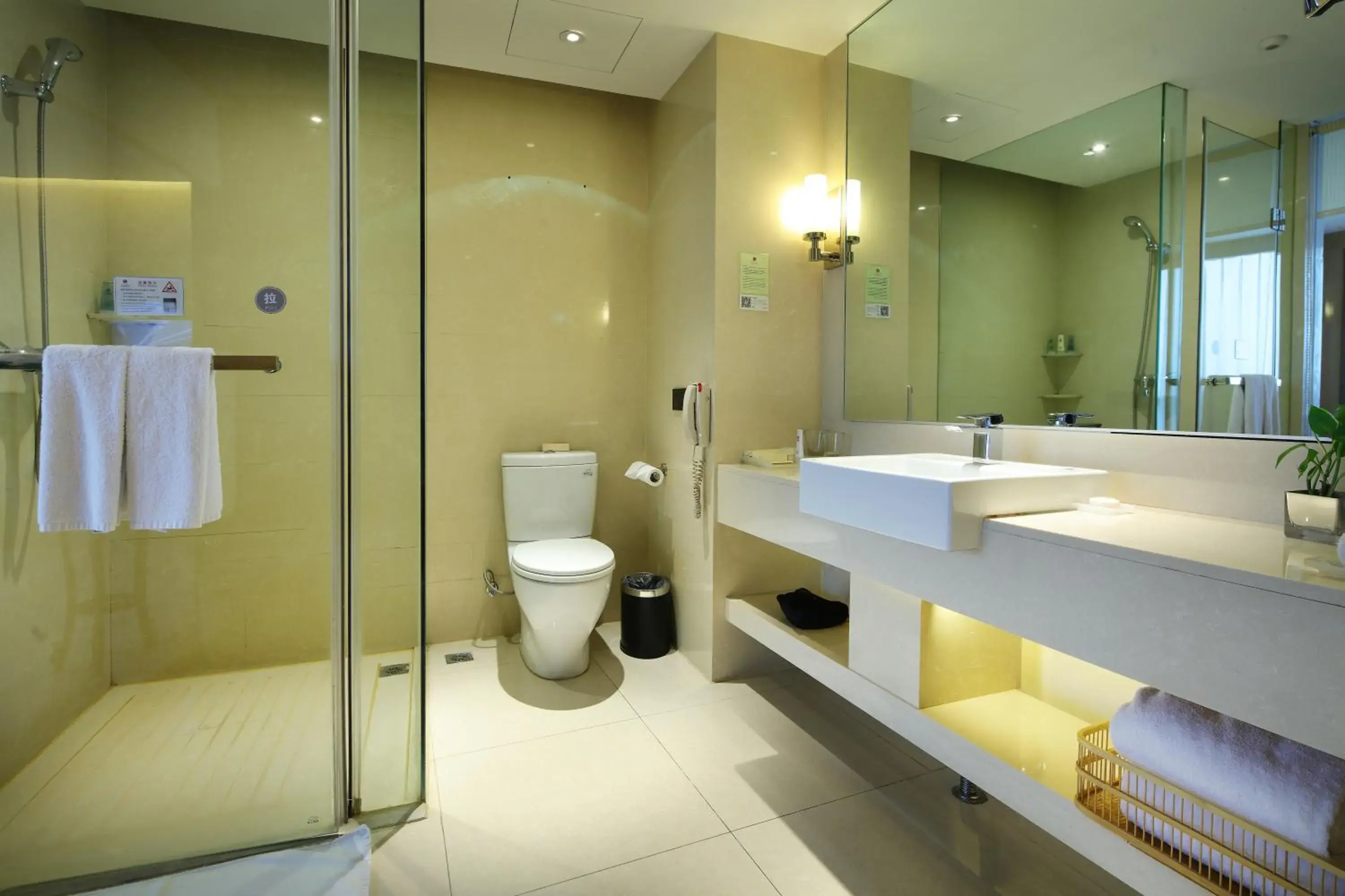 Twin Room with Mountain View - single occupancy in Wudang International Hotel Twin Room with Mountain View - single occupancy in Wudang International Hotel