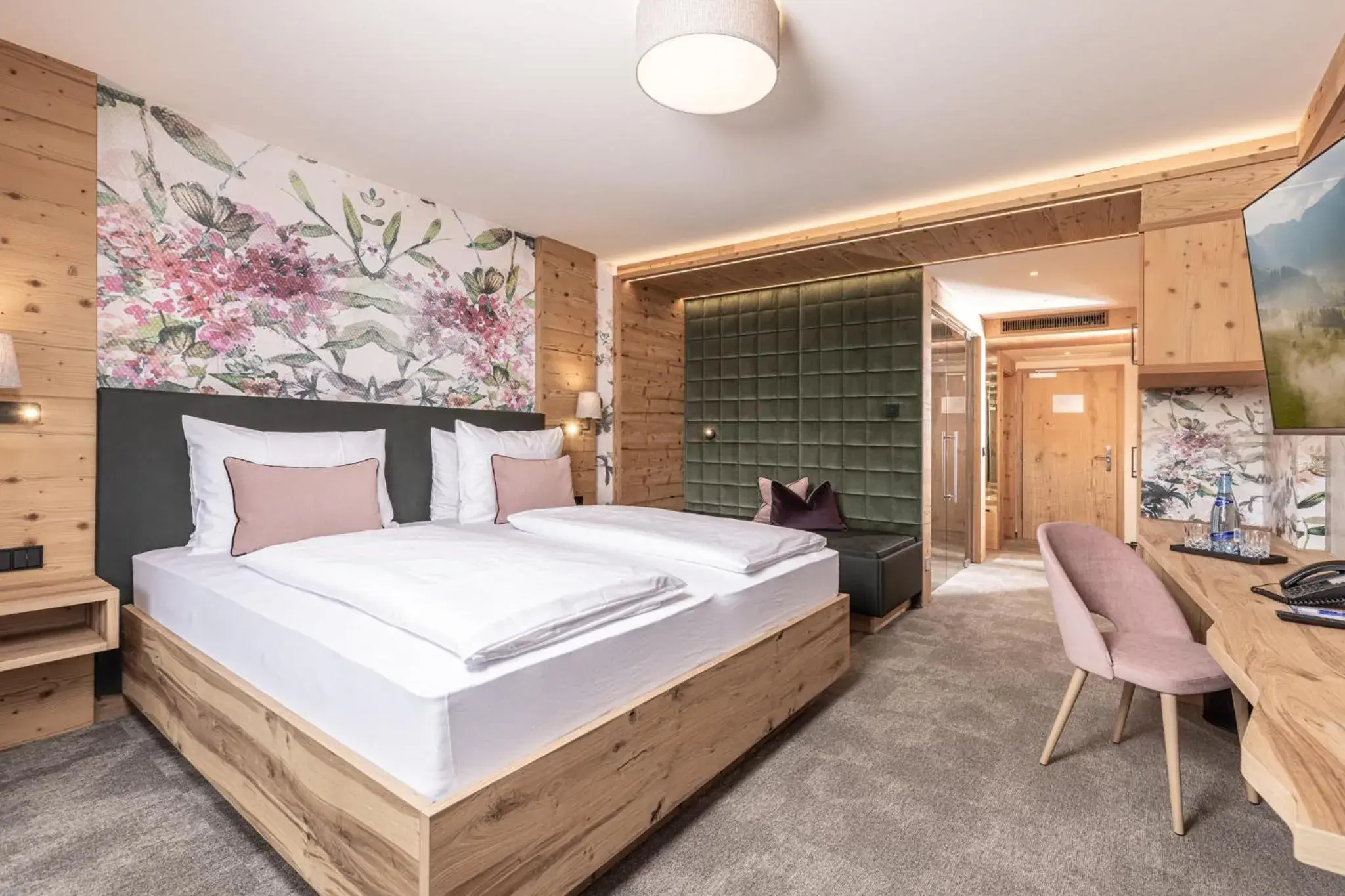 Deluxe Double Room in 4*S Galtenberg Resort Deluxe Double Room in 4*S Galtenberg Resort