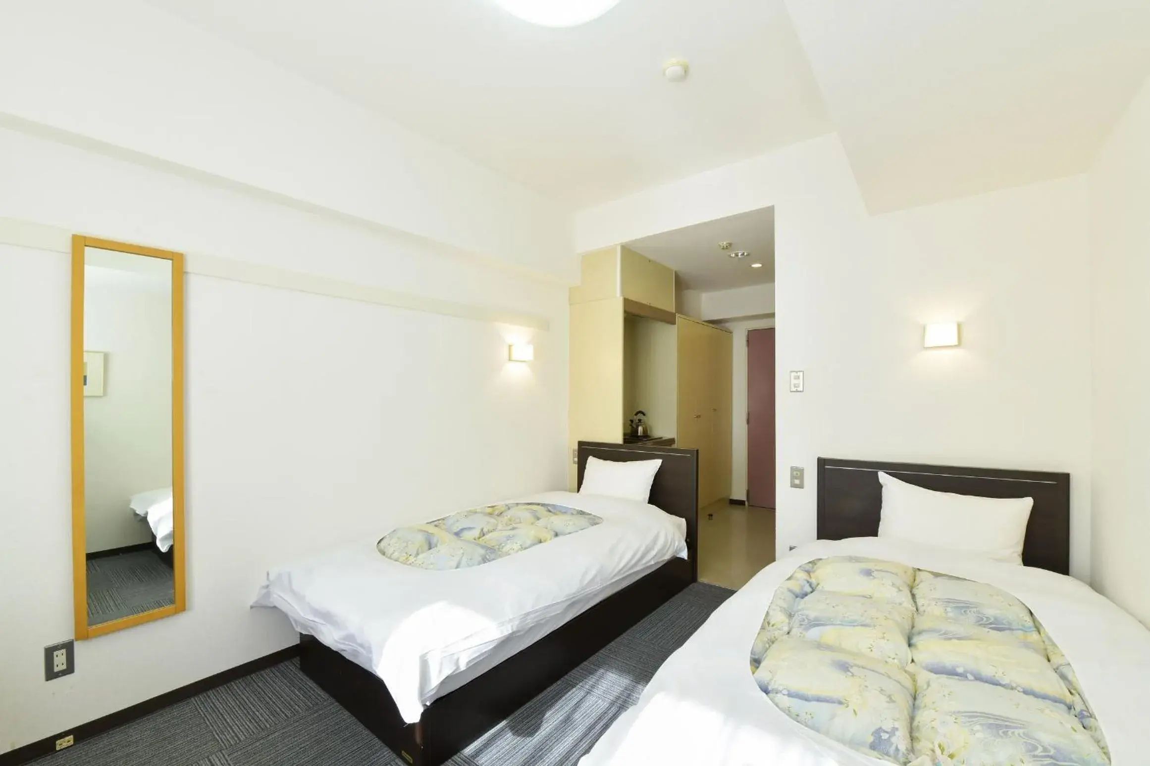 Photo of the whole room, Bed in Refre Forum Photo of the whole room, Bed in Refre Forum