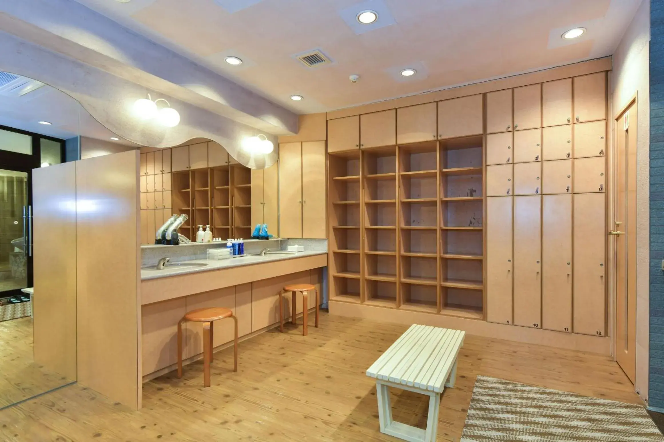 Public Bath in Refre Forum Public Bath in Refre Forum