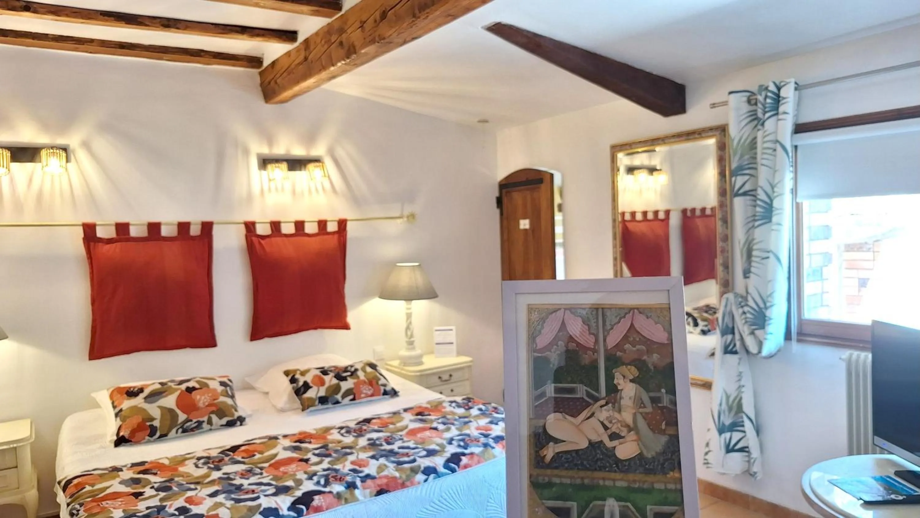 Decorative detail, Bed in La Bergerie Du Moulin