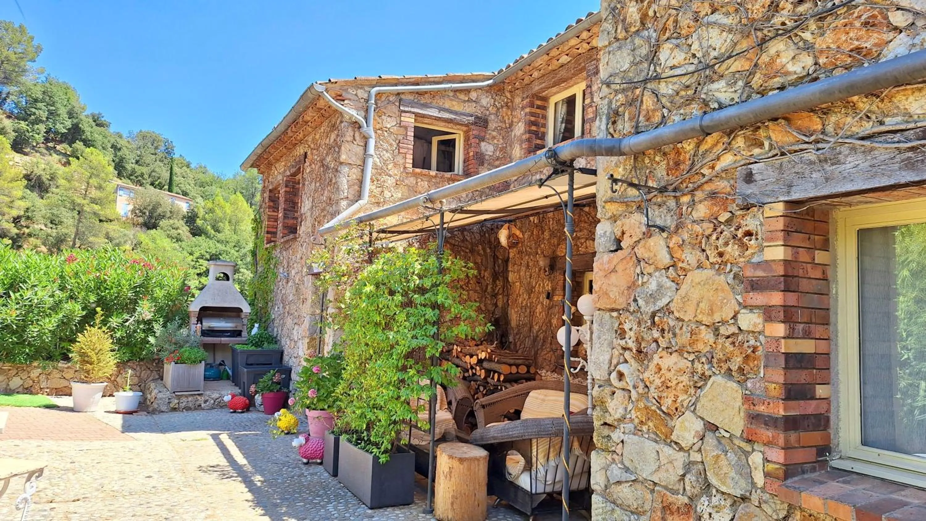 Property building in La Bergerie Du Moulin