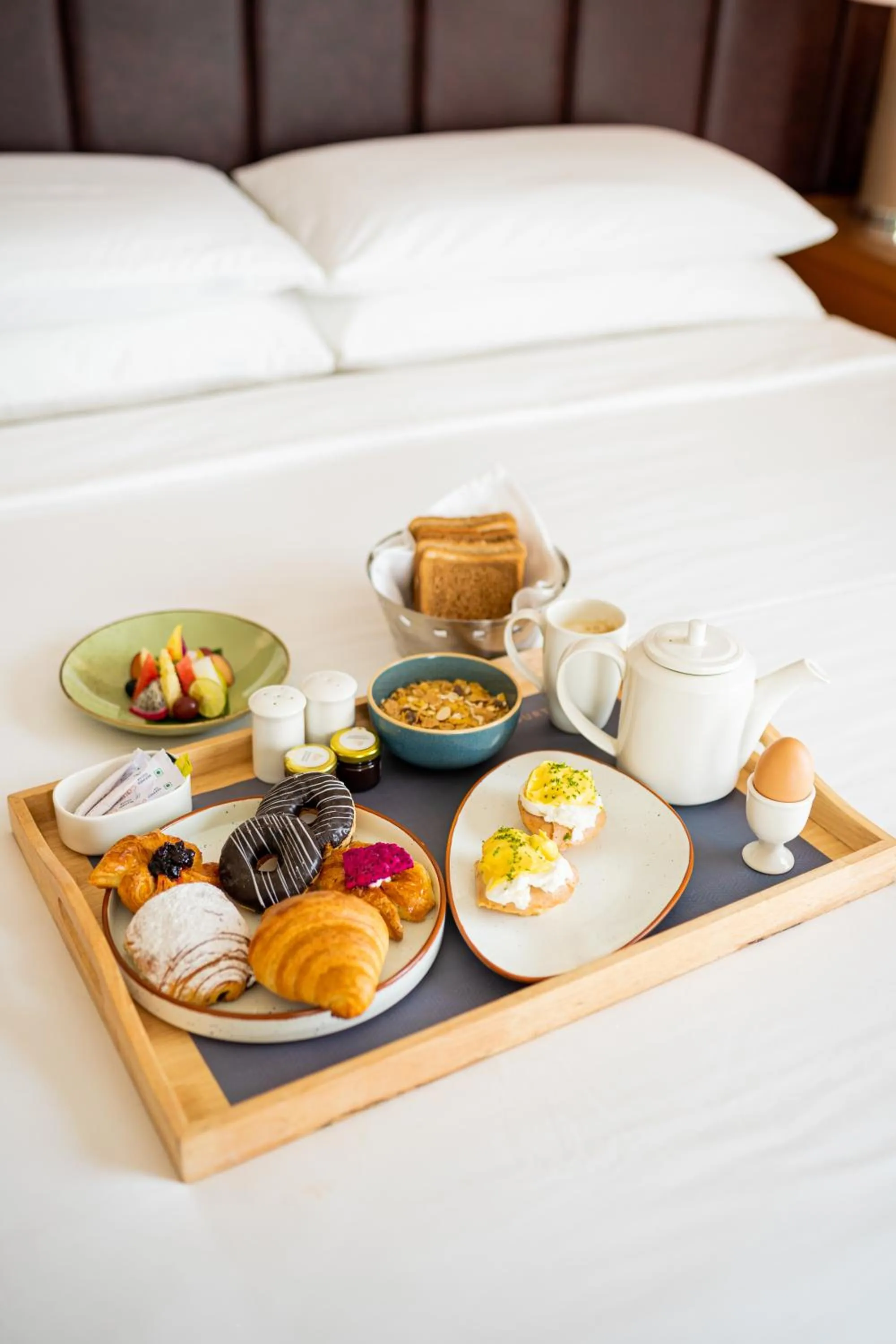Breakfast, Bed in Courtyard by Marriott Hyderabad