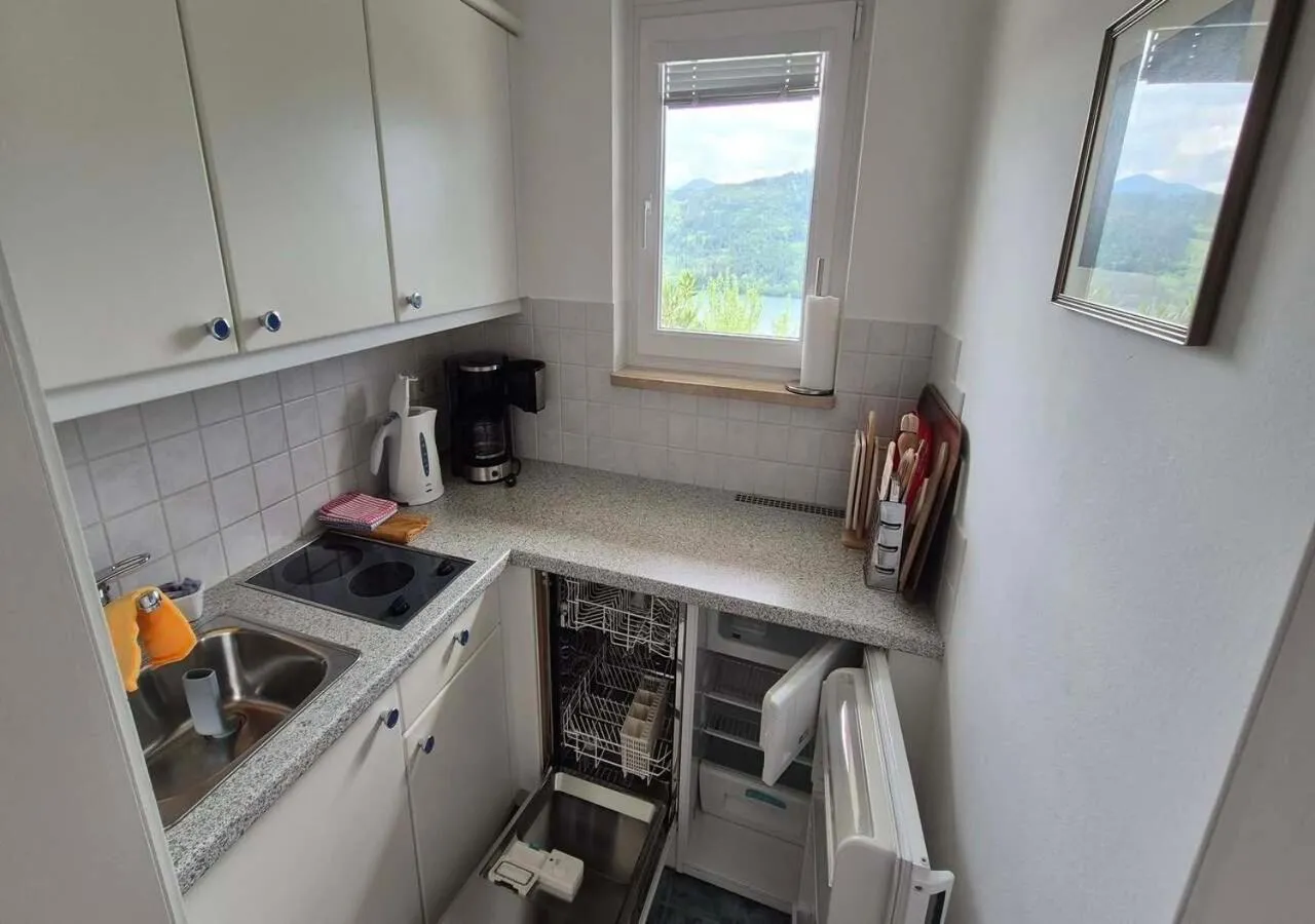 Kitchen or kitchenette in Haus Kraller-Urlaub mit Seeblick