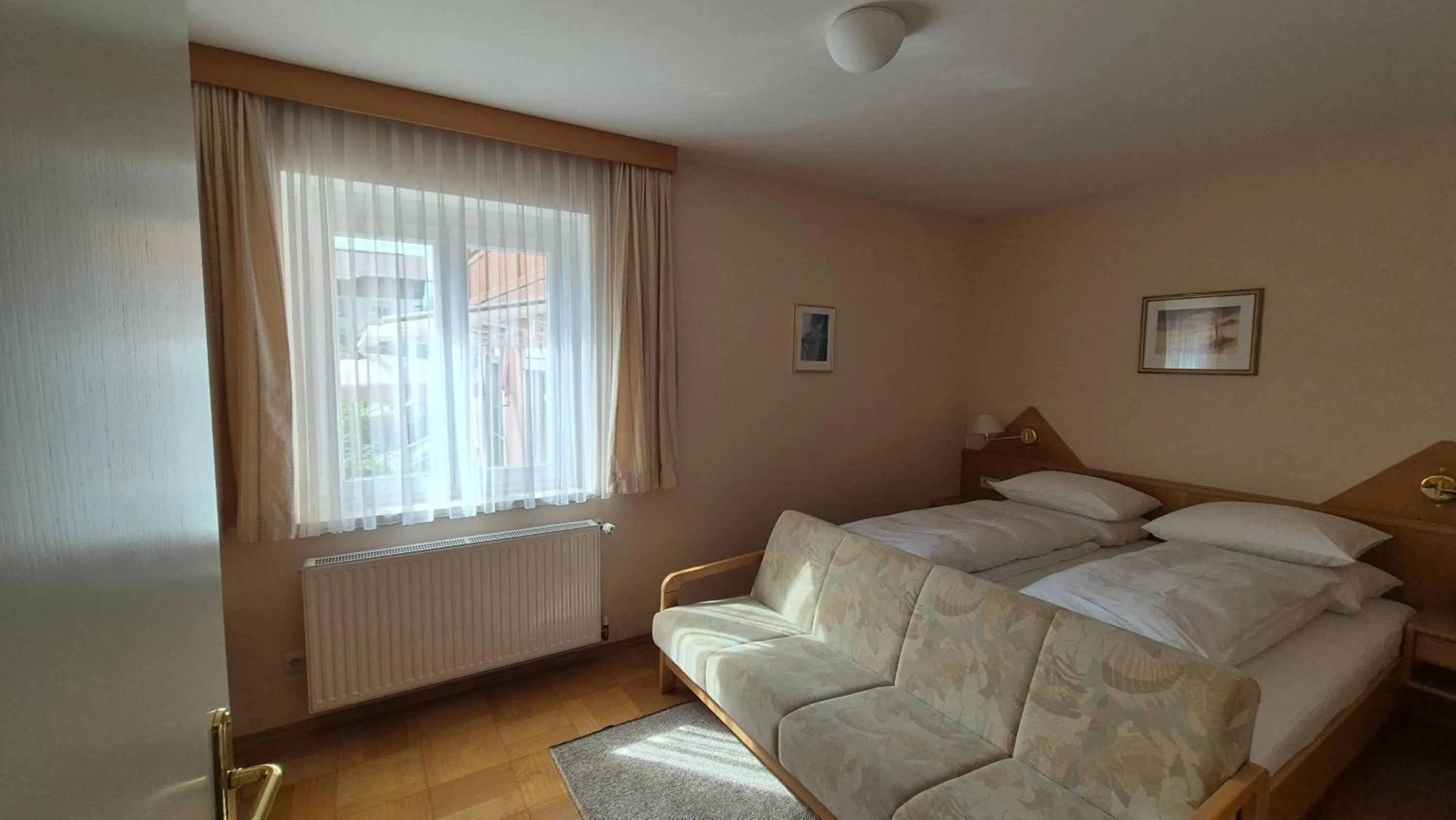 Bed in Haus Kraller-Urlaub mit Seeblick