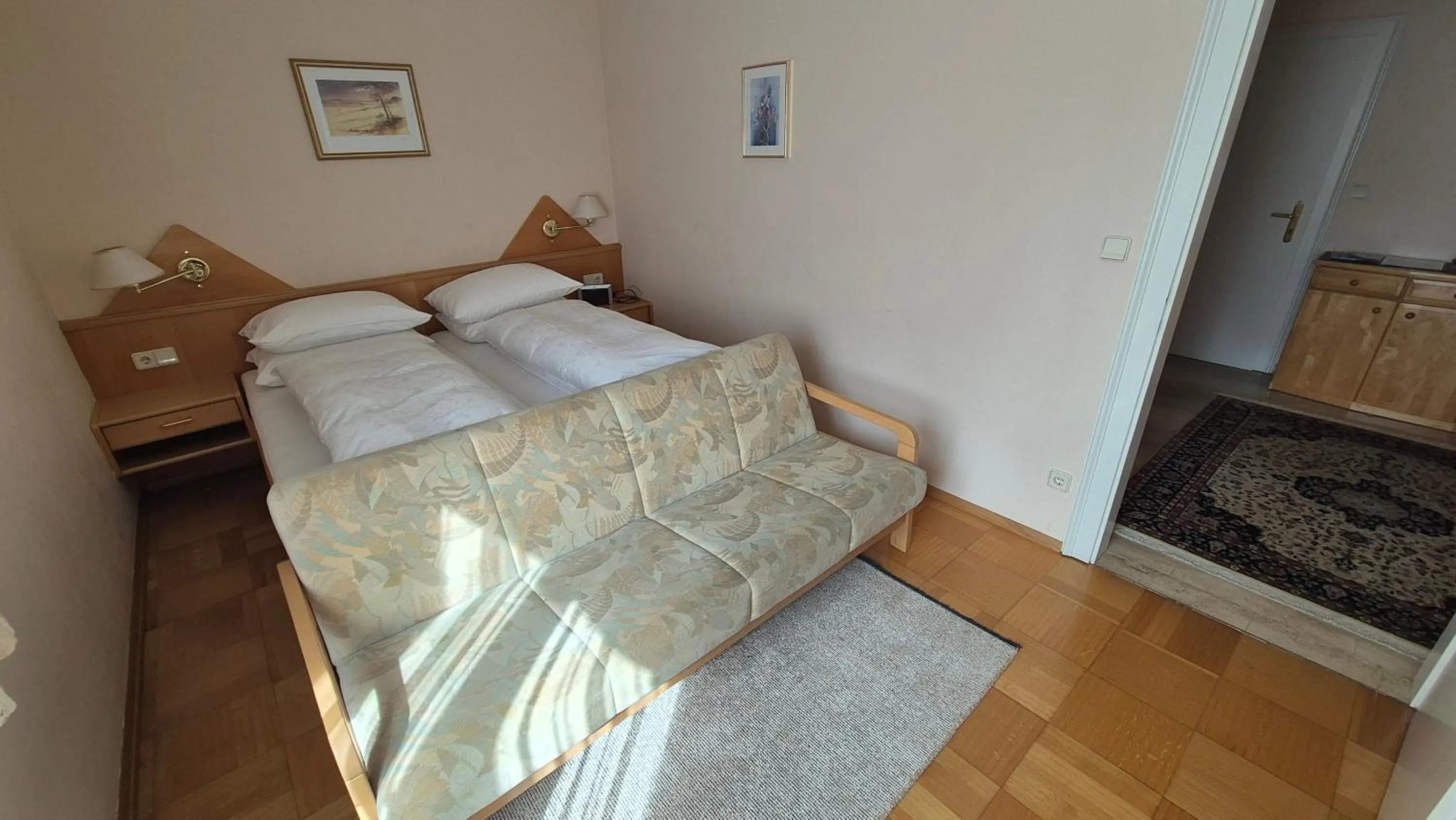 Bed in Haus Kraller-Urlaub mit Seeblick