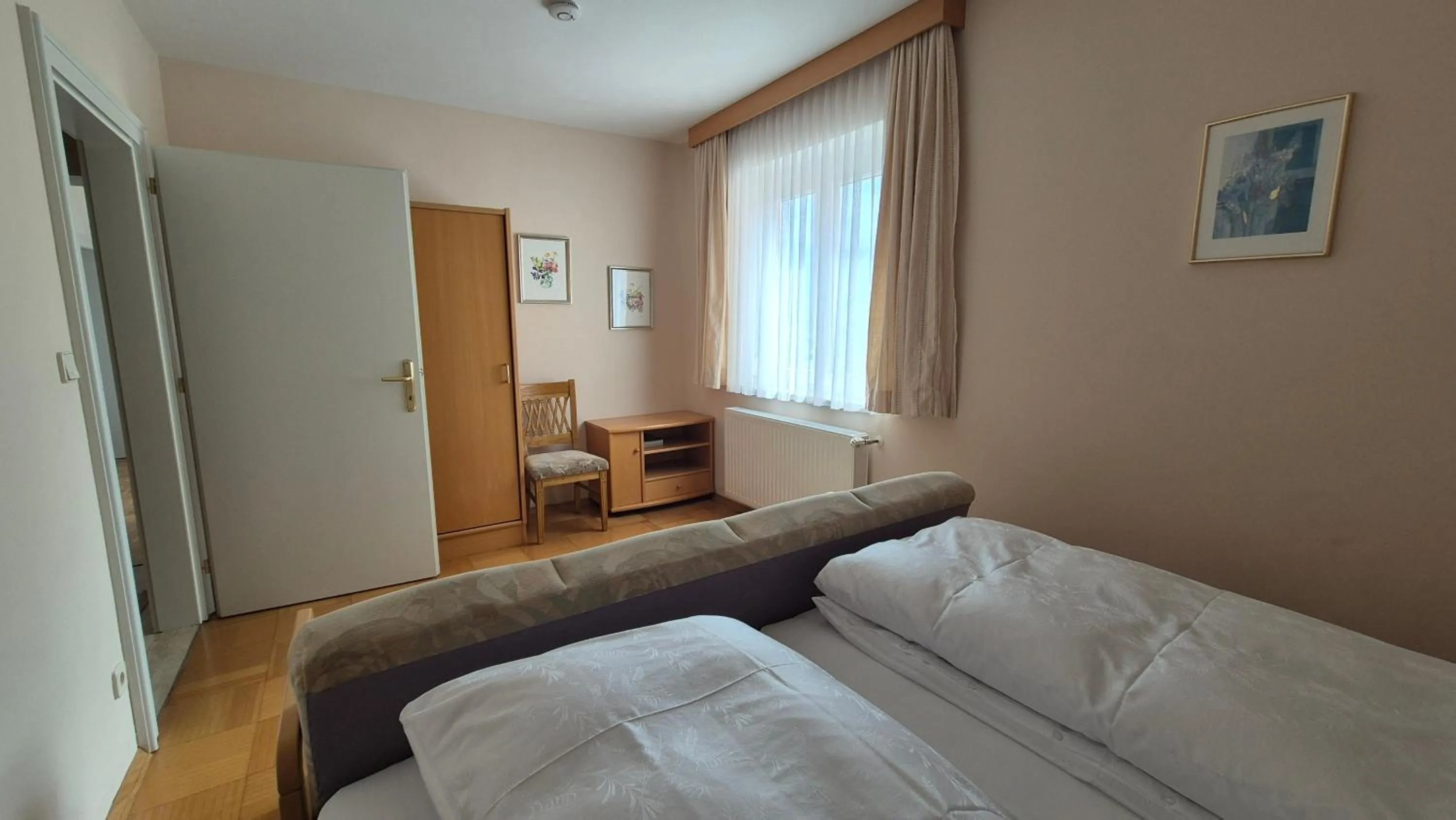 Bed in Haus Kraller-Urlaub mit Seeblick