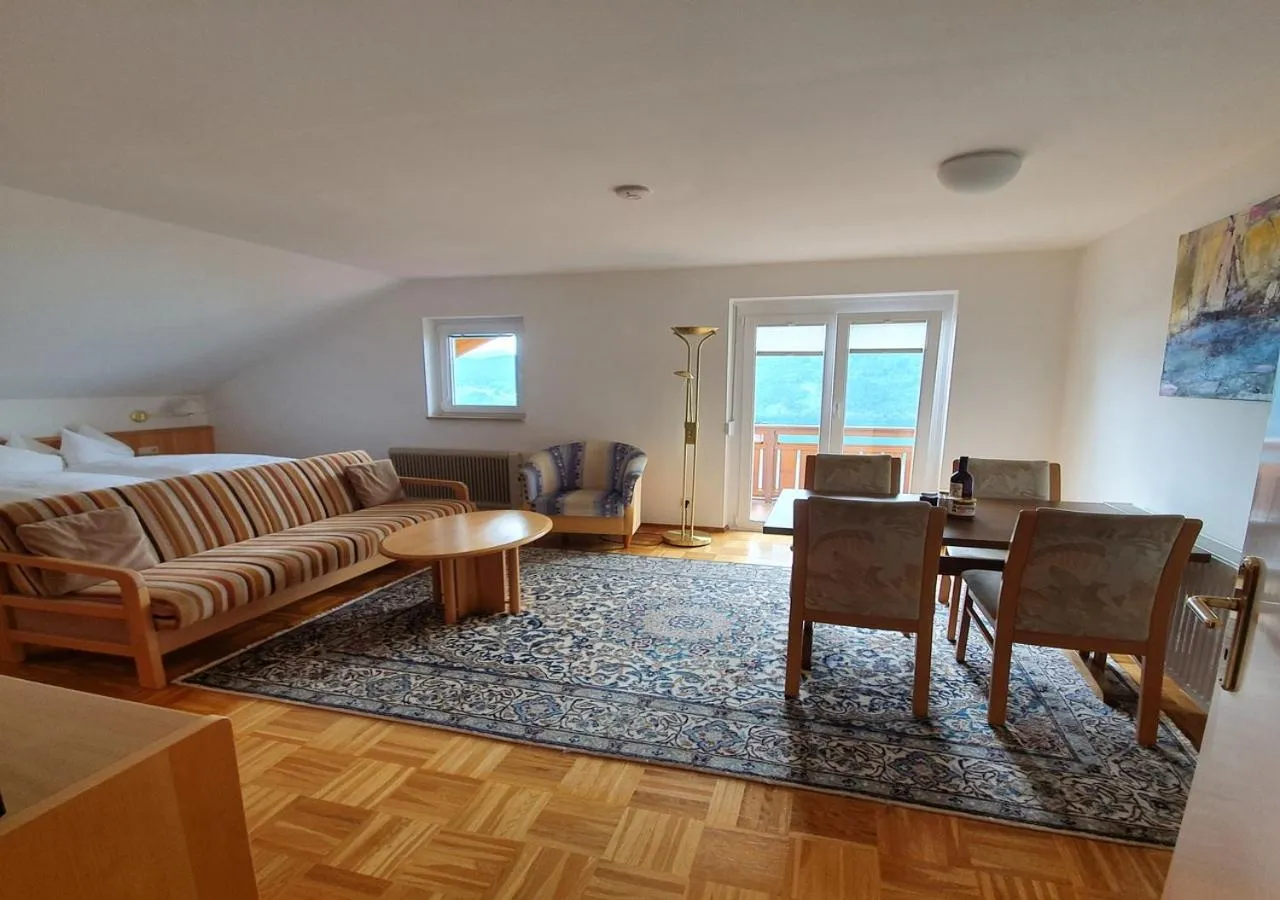 Living room in Haus Kraller-Urlaub mit Seeblick