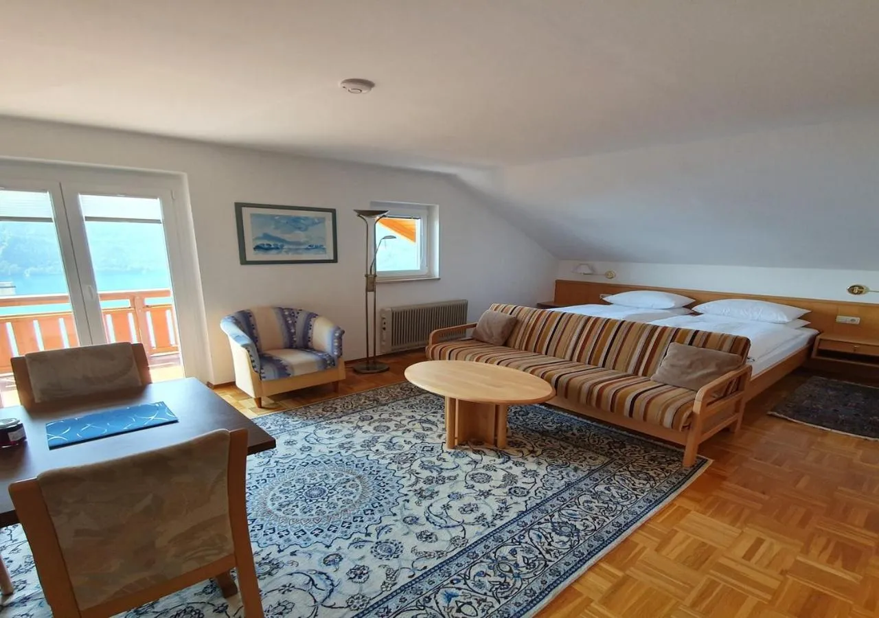 Living room, Bed in Haus Kraller-Urlaub mit Seeblick