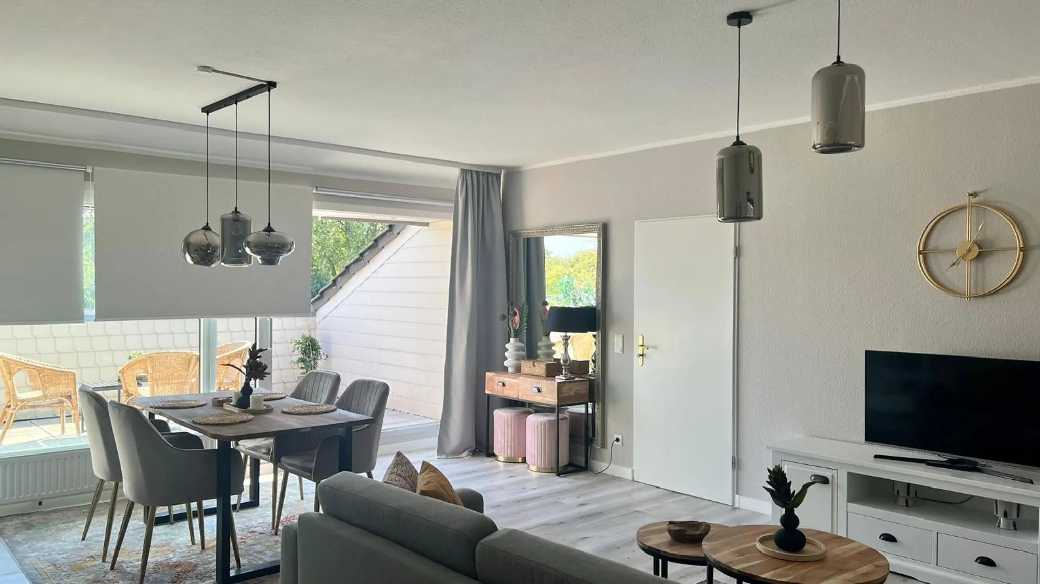 Communal lounge/ TV room in Hotel Victoria