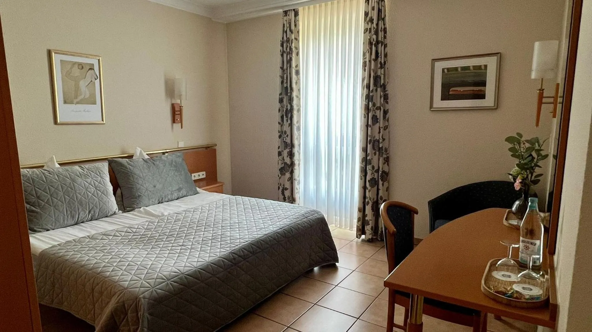 Bedroom, Bed in Hotel Victoria