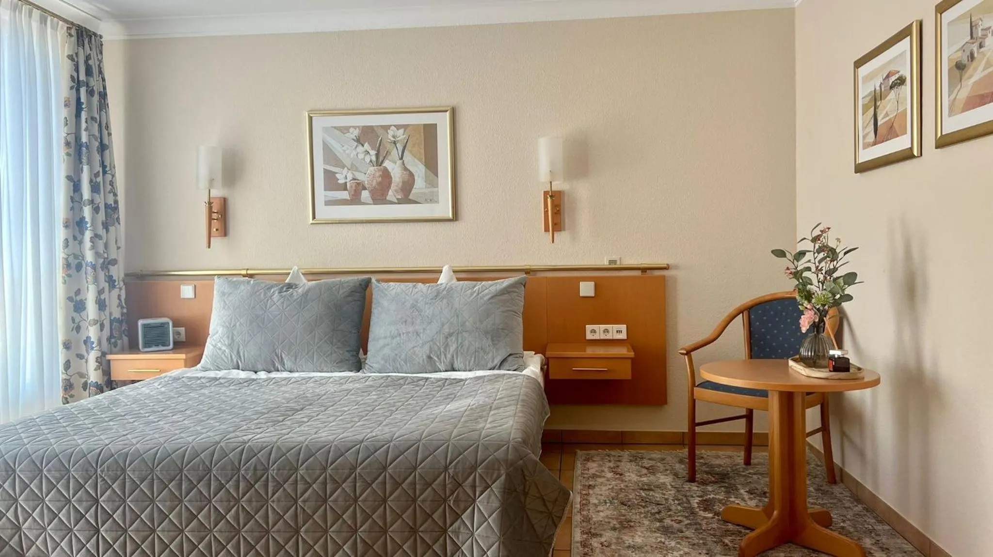 Photo of the whole room, Bed in Hotel Victoria