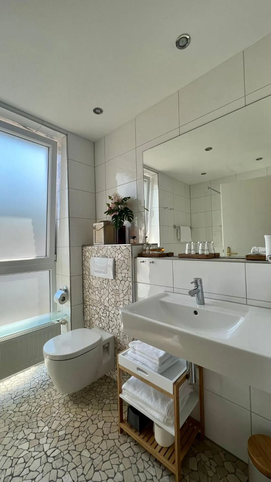 Toilet in Hotel Victoria