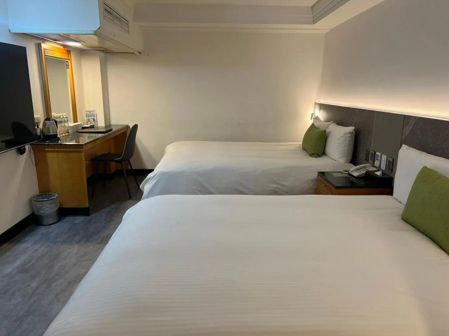 Photo of the whole room, Bed in Hub Hotel Kaohsiung Cisian Branch