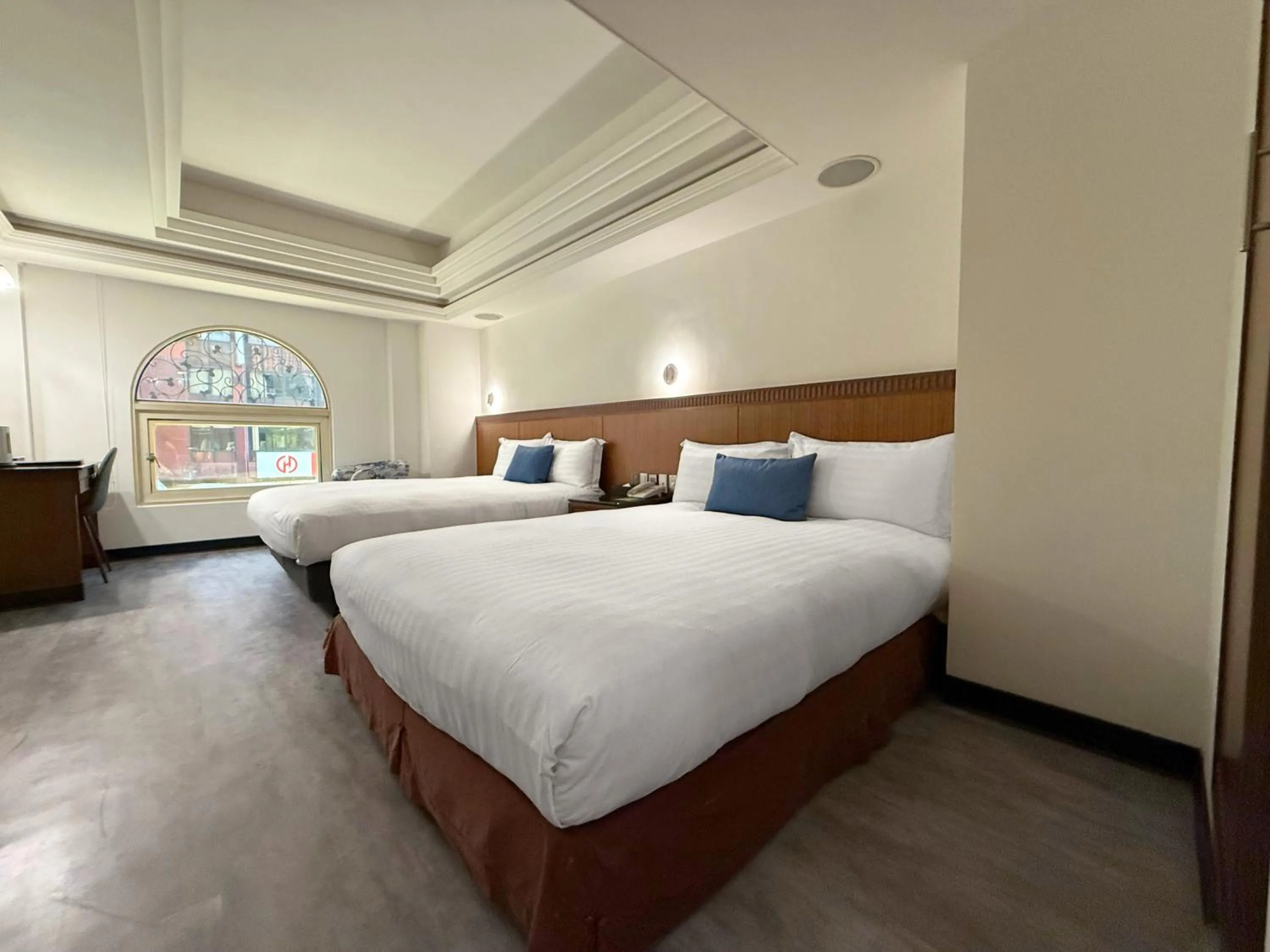 Photo of the whole room, Bed in Hub Hotel Kaohsiung Cisian Branch