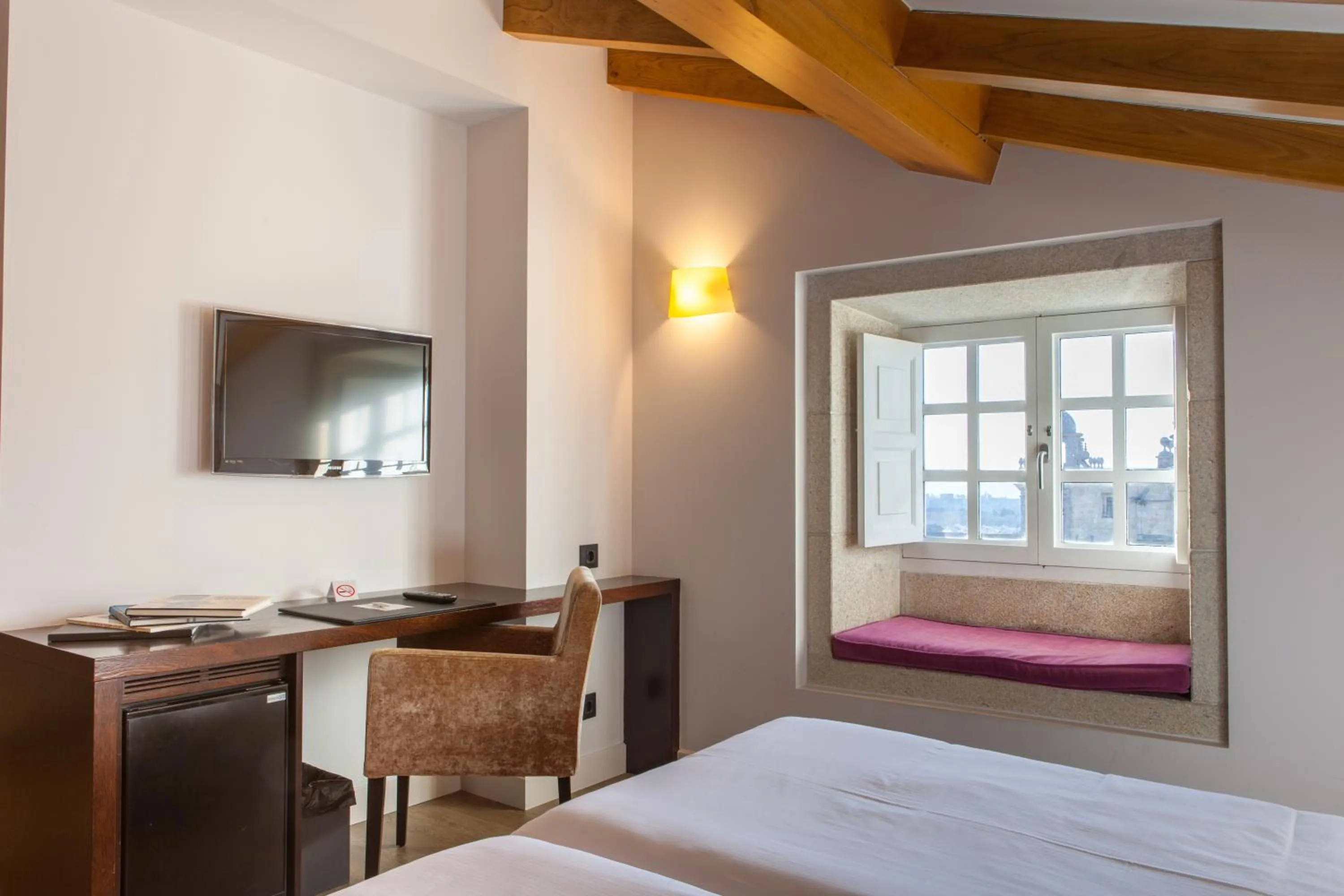 TV and multimedia, Bed in Hotel San Miguel