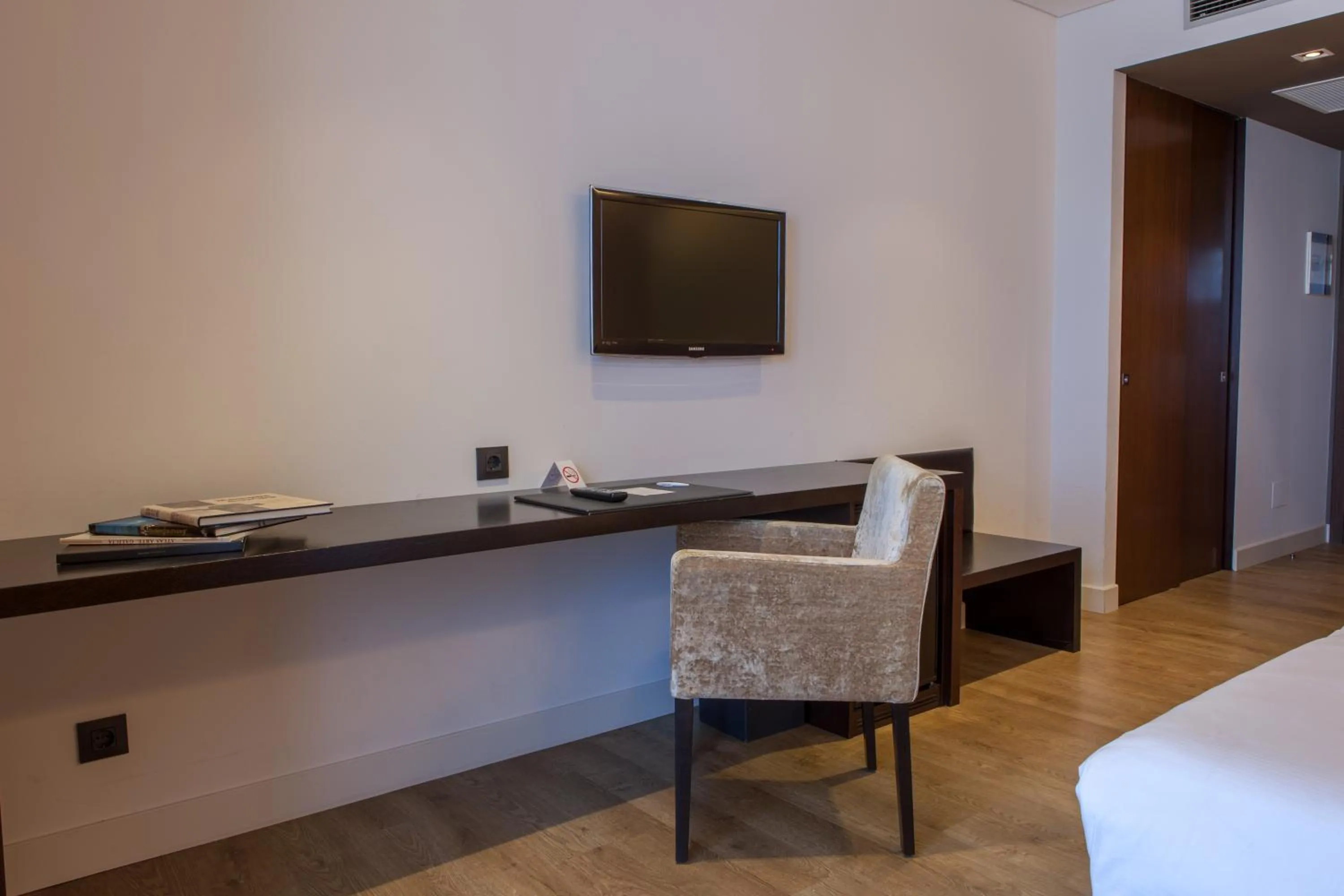 TV and multimedia, Bed in Hotel San Miguel