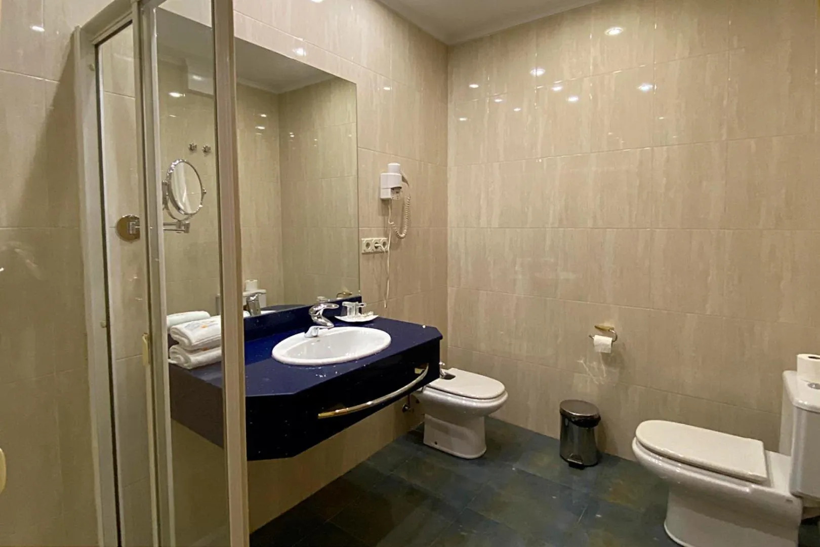 Photo of the whole room in Hotel Armiñe