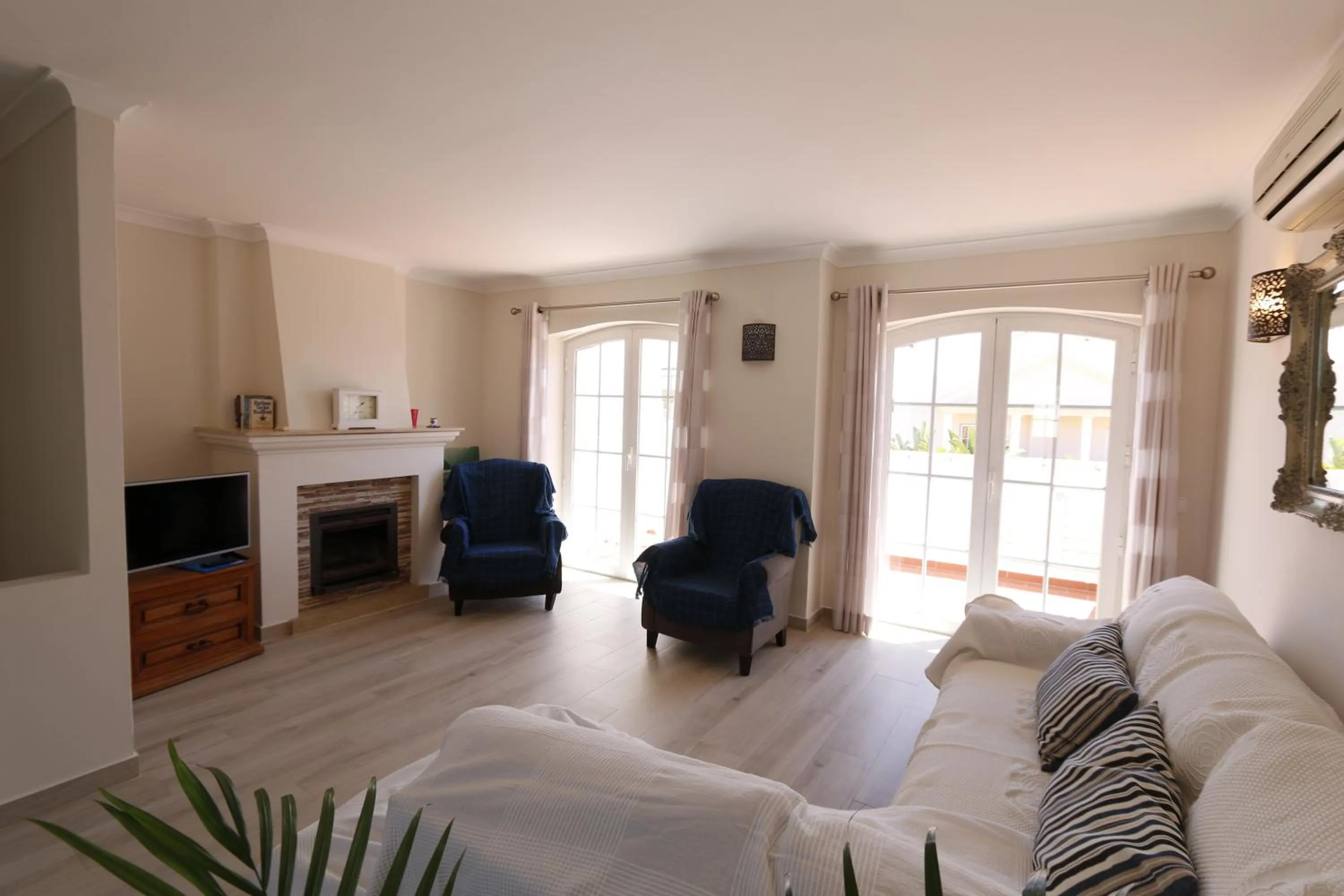 Living room in The Old Village, Prestige and Solar by Village 4U