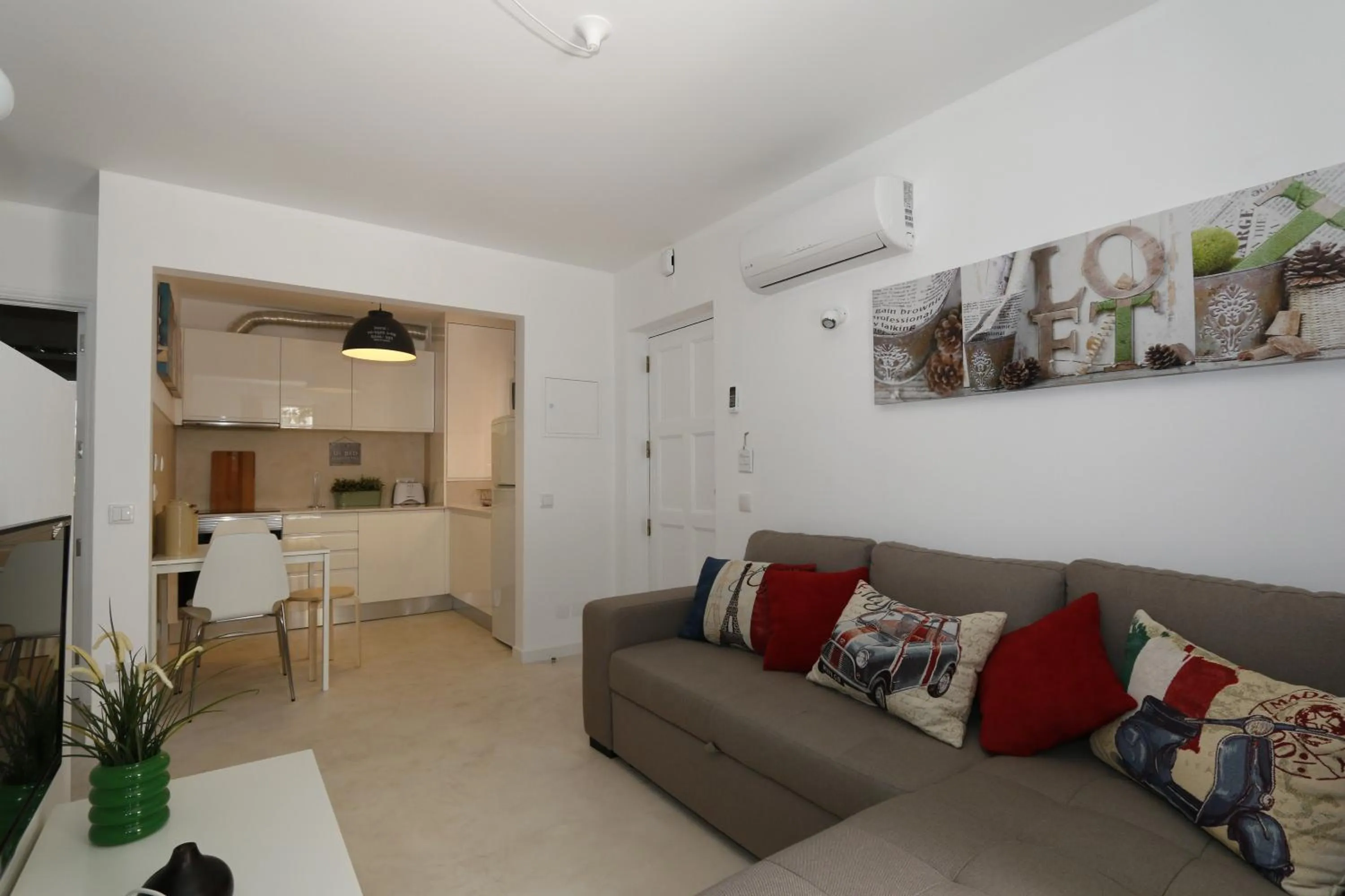 Living room in The Old Village, Prestige and Solar by Village 4U