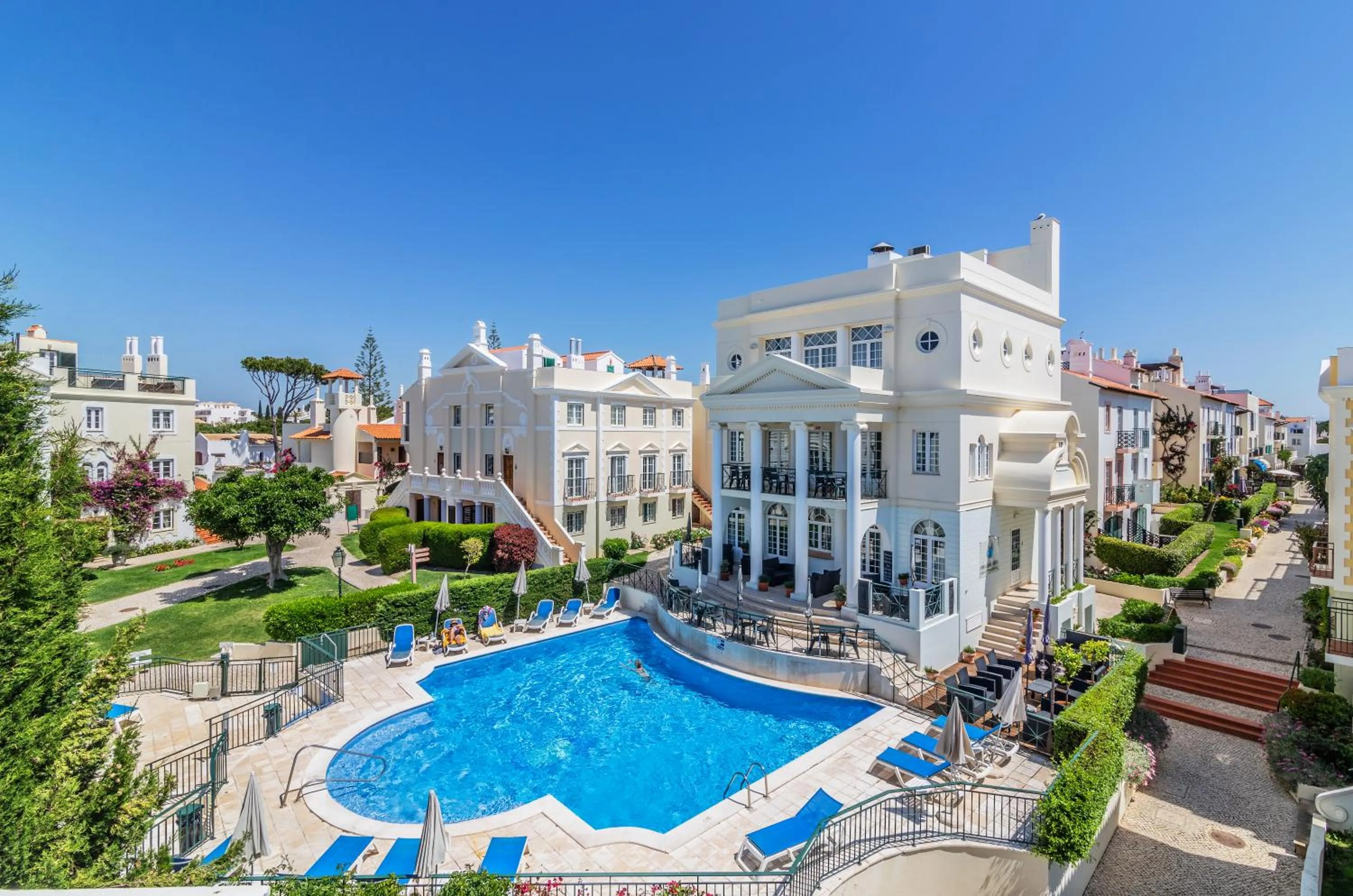 Food and drinks in The Old Village, Prestige and Solar by Village 4U