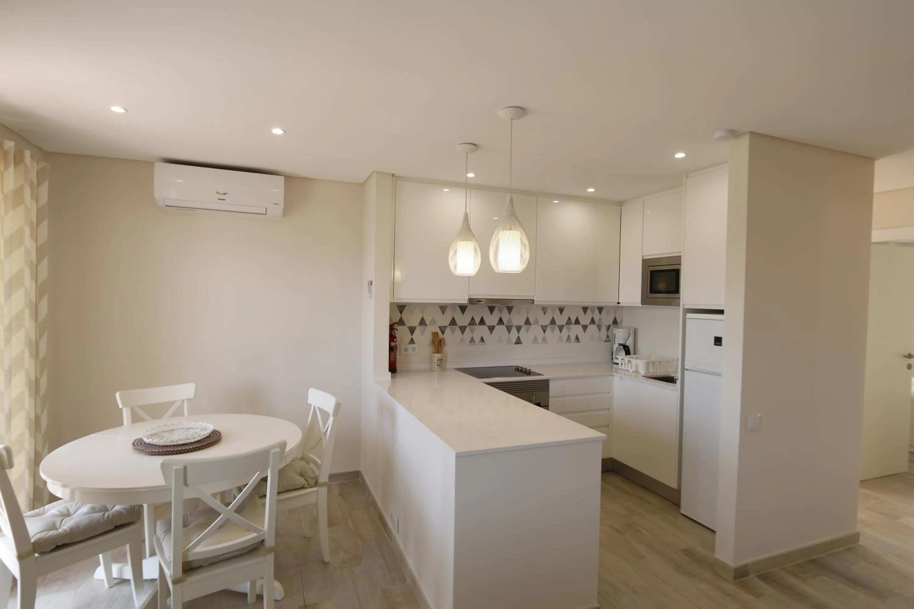 Kitchen or kitchenette in The Old Village, Prestige and Solar by Village 4U