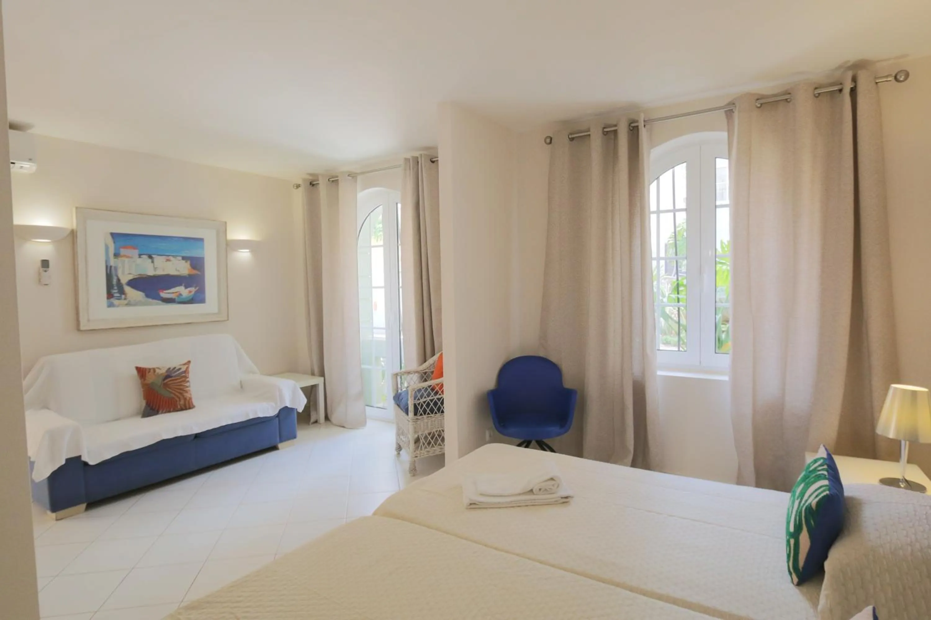 Living room, Bed in The Old Village, Prestige and Solar by Village 4U