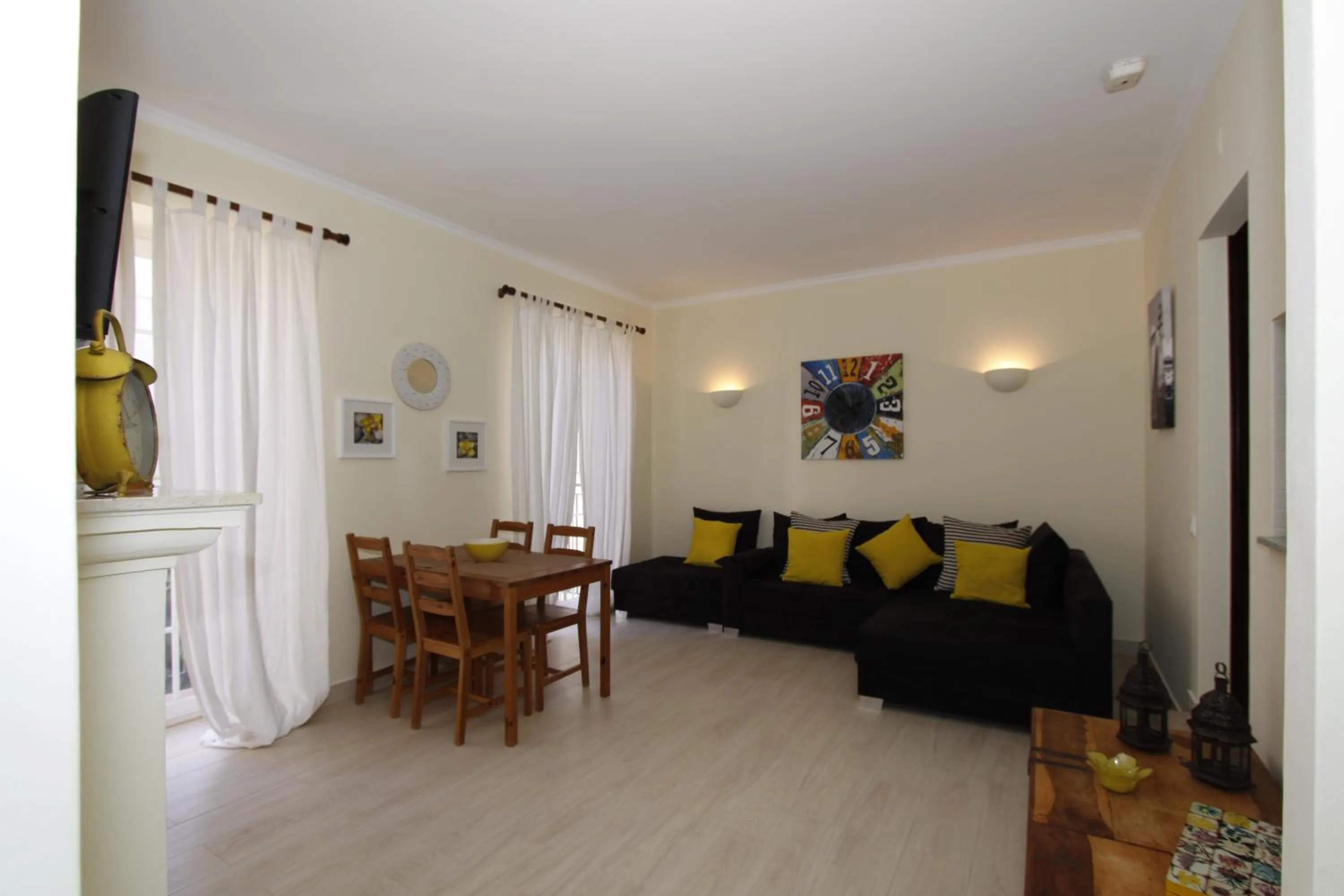 Living room in The Old Village, Prestige and Solar by Village 4U