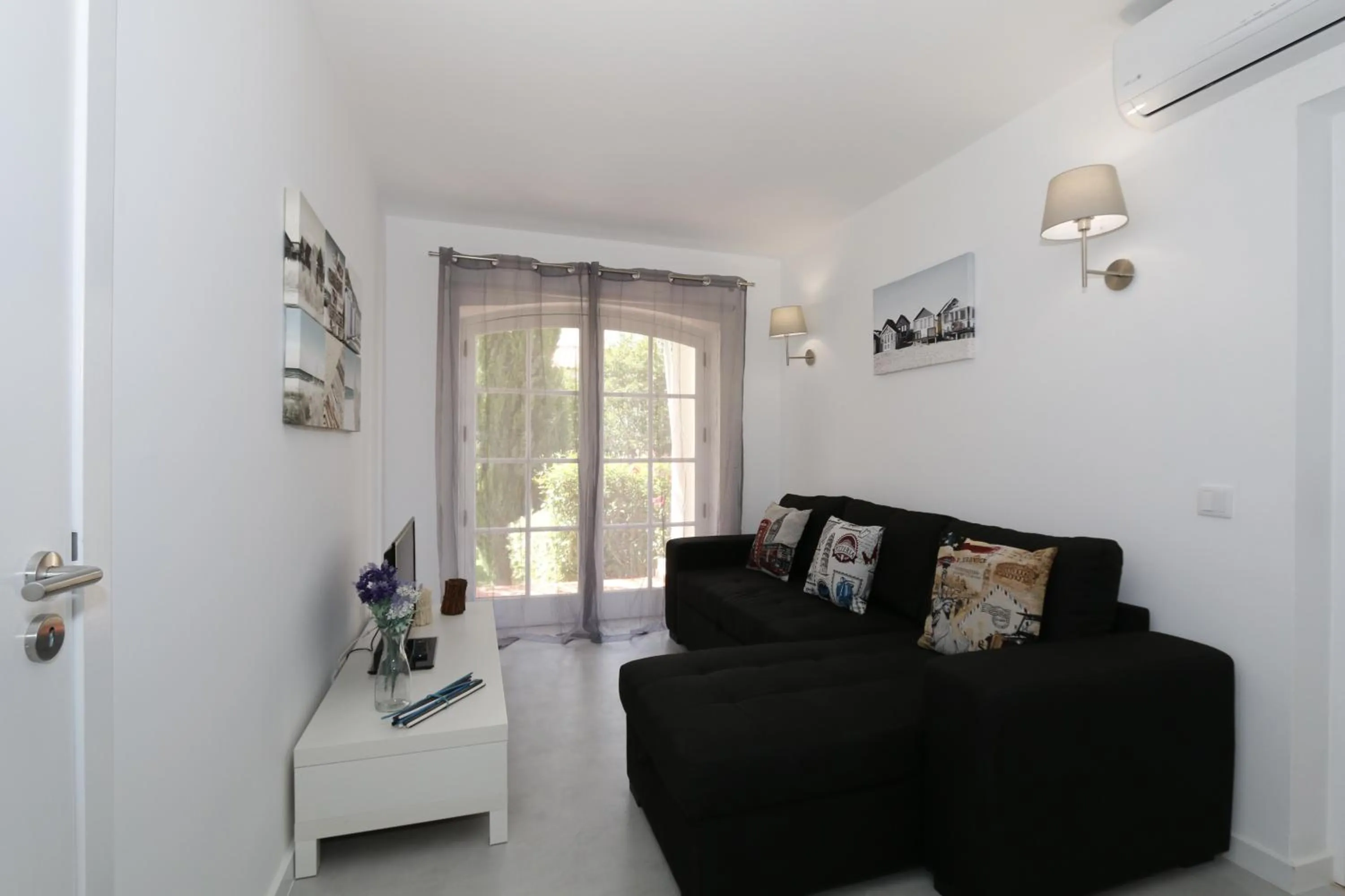 Living room in The Old Village, Prestige and Solar by Village 4U