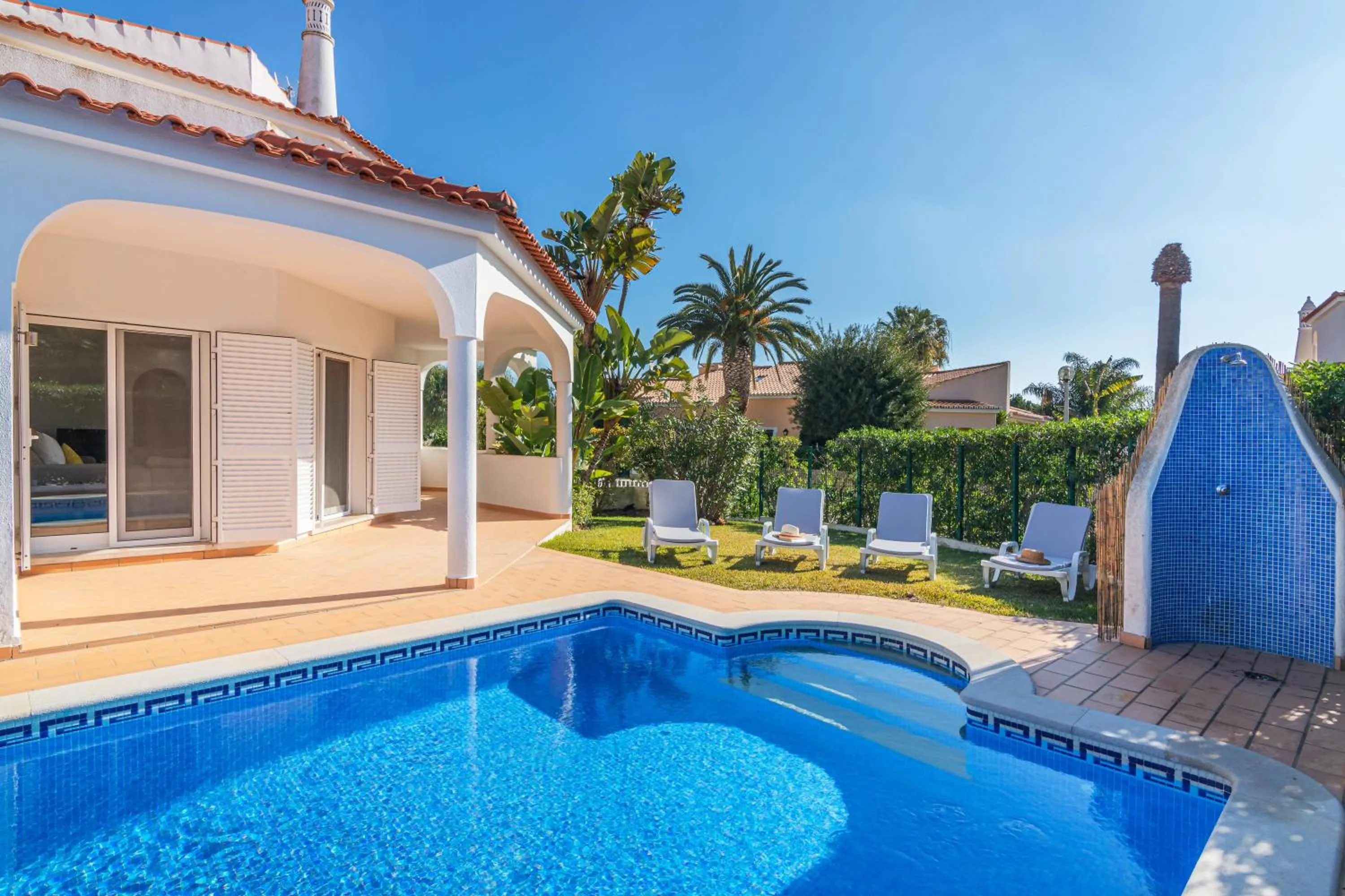 Swimming pool in The Old Village, Prestige and Solar by Village 4U