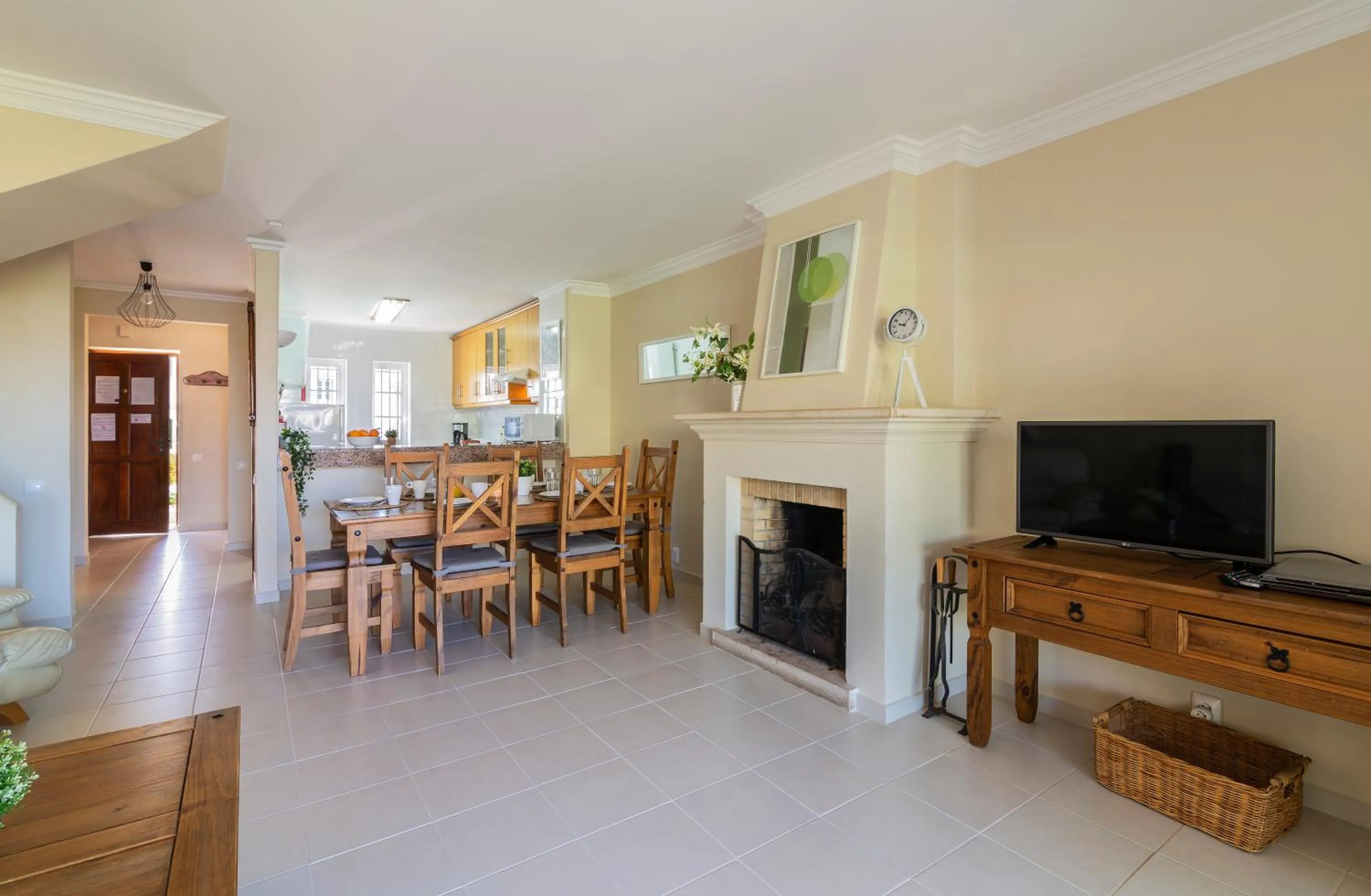 Dining area in The Old Village, Prestige and Solar by Village 4U