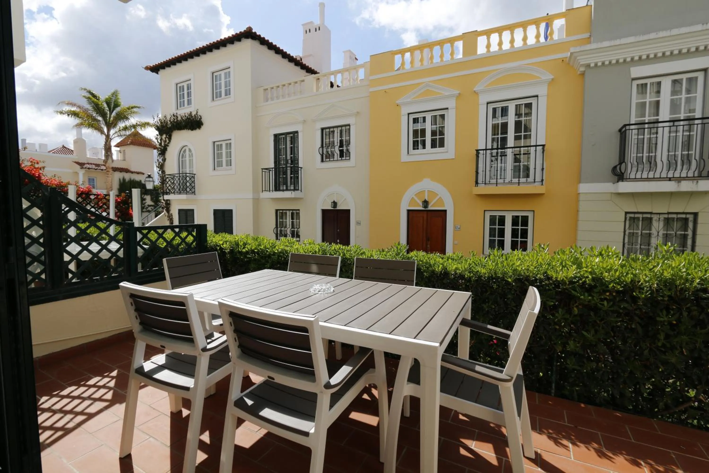 Patio in The Old Village, Prestige and Solar by Village 4U