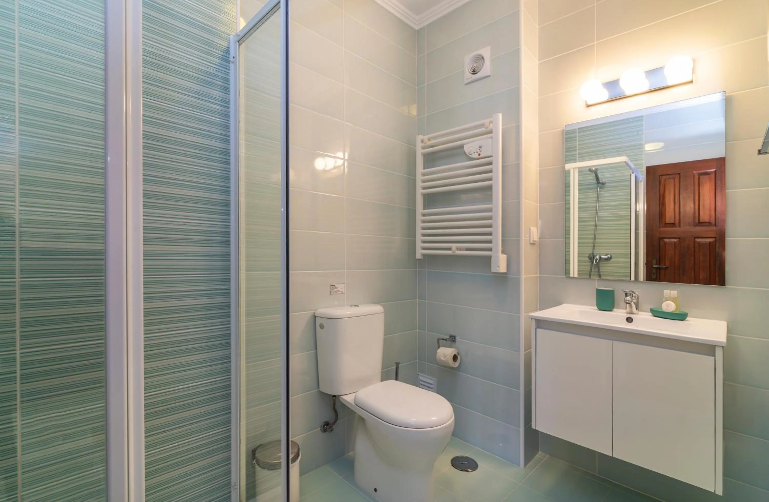 Bathroom in The Old Village, Prestige and Solar by Village 4U