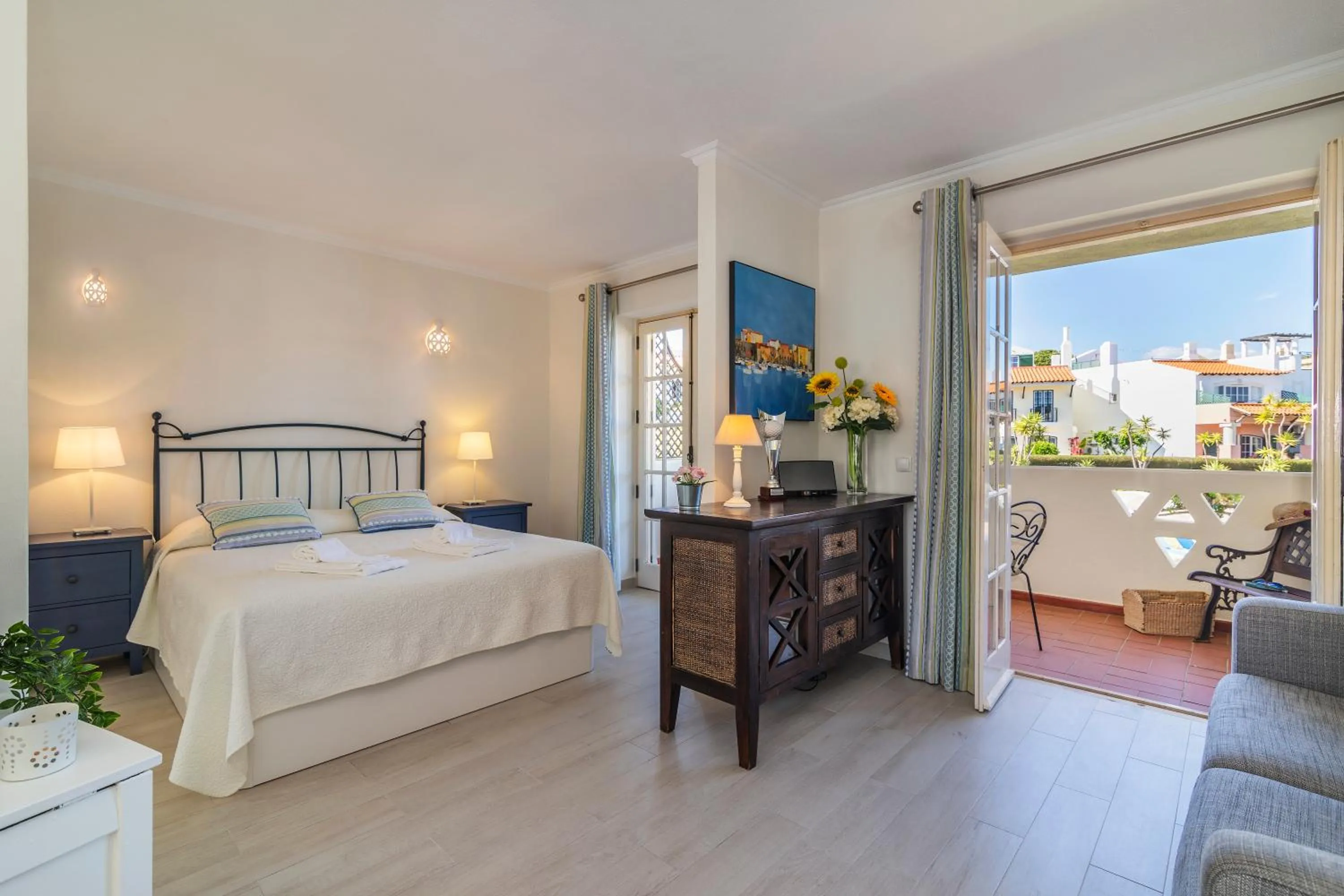 Bed in The Old Village, Prestige and Solar by Village 4U