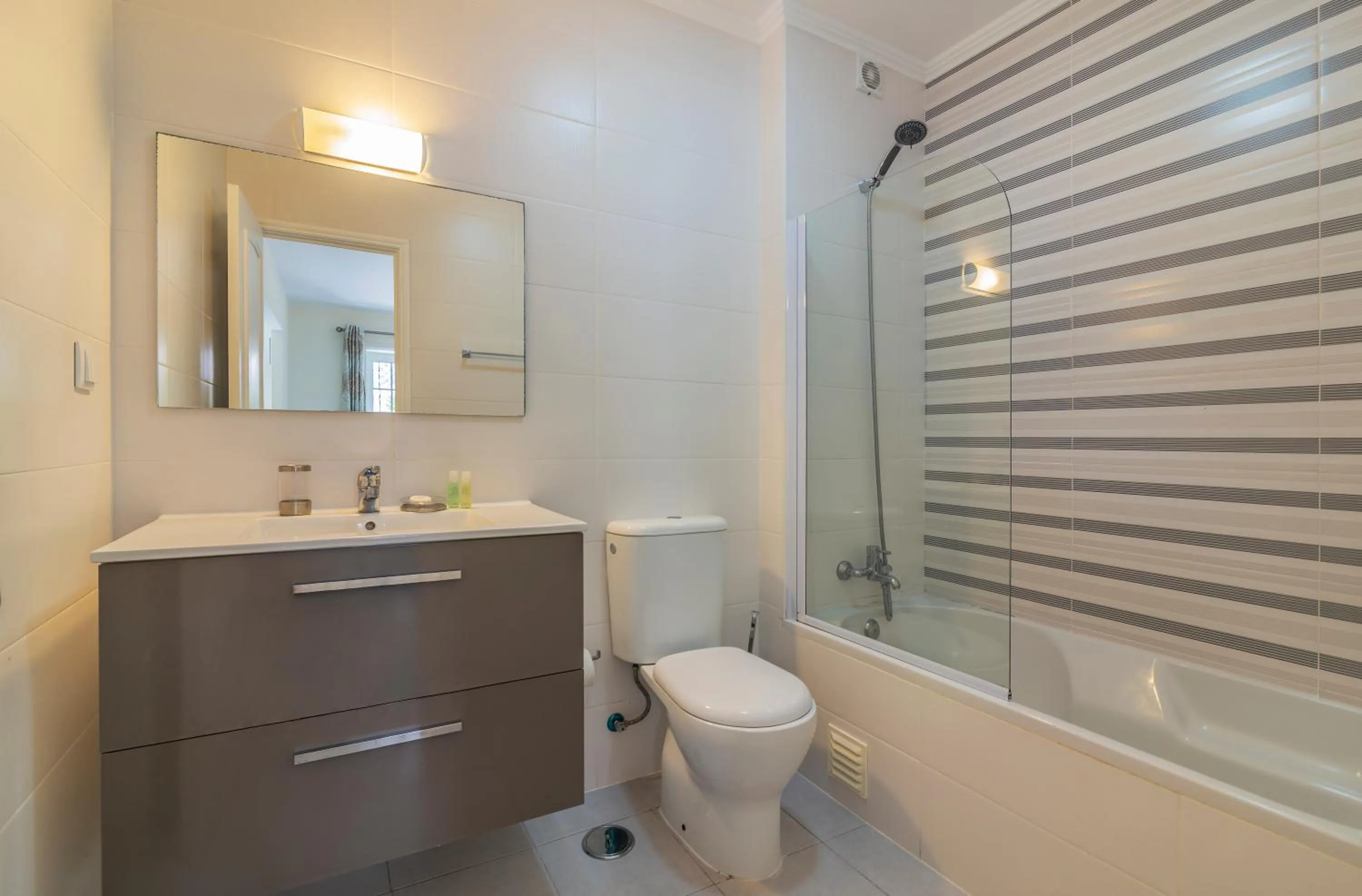 Bathroom in The Old Village, Prestige and Solar by Village 4U