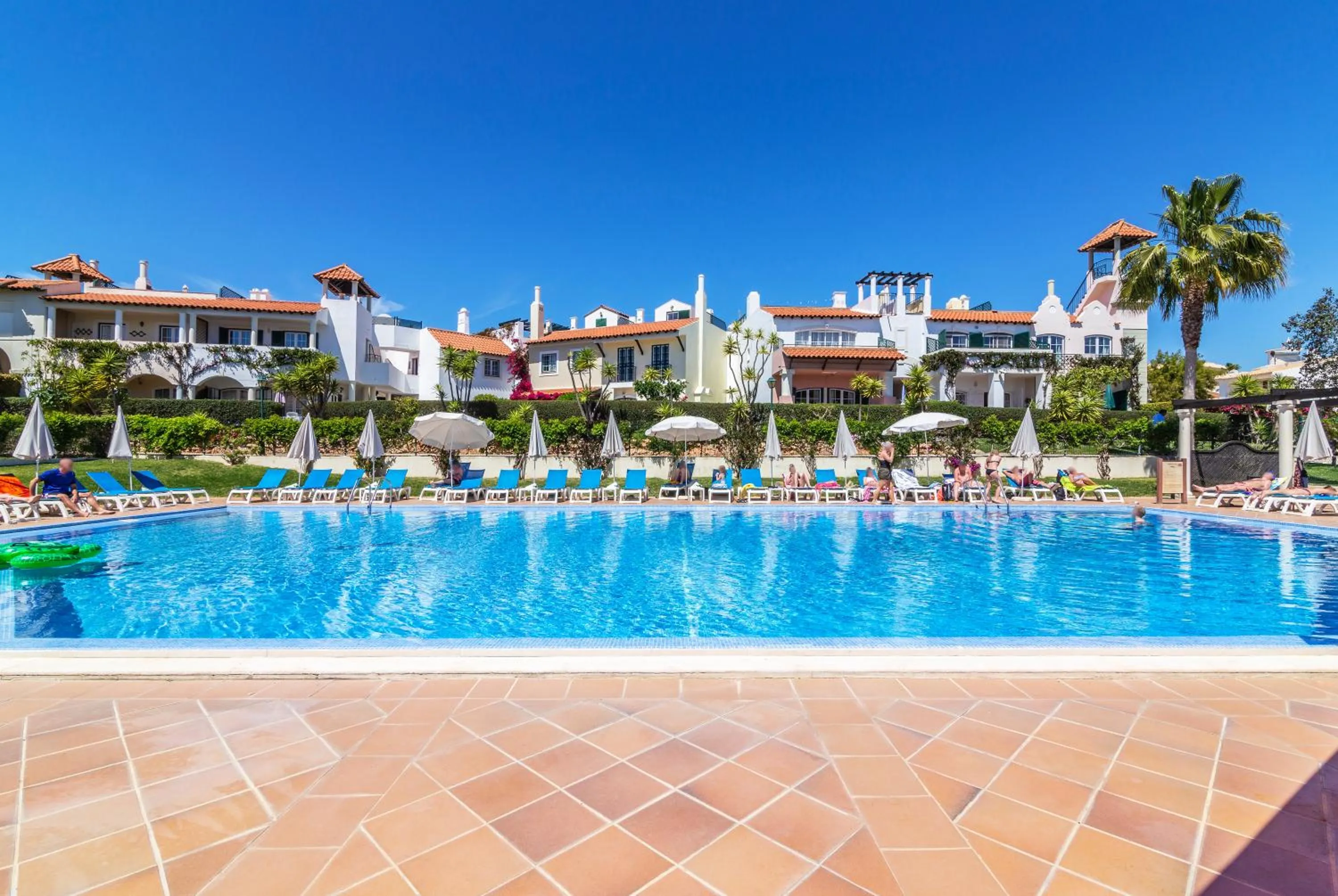 Swimming pool in The Old Village, Prestige and Solar by Village 4U