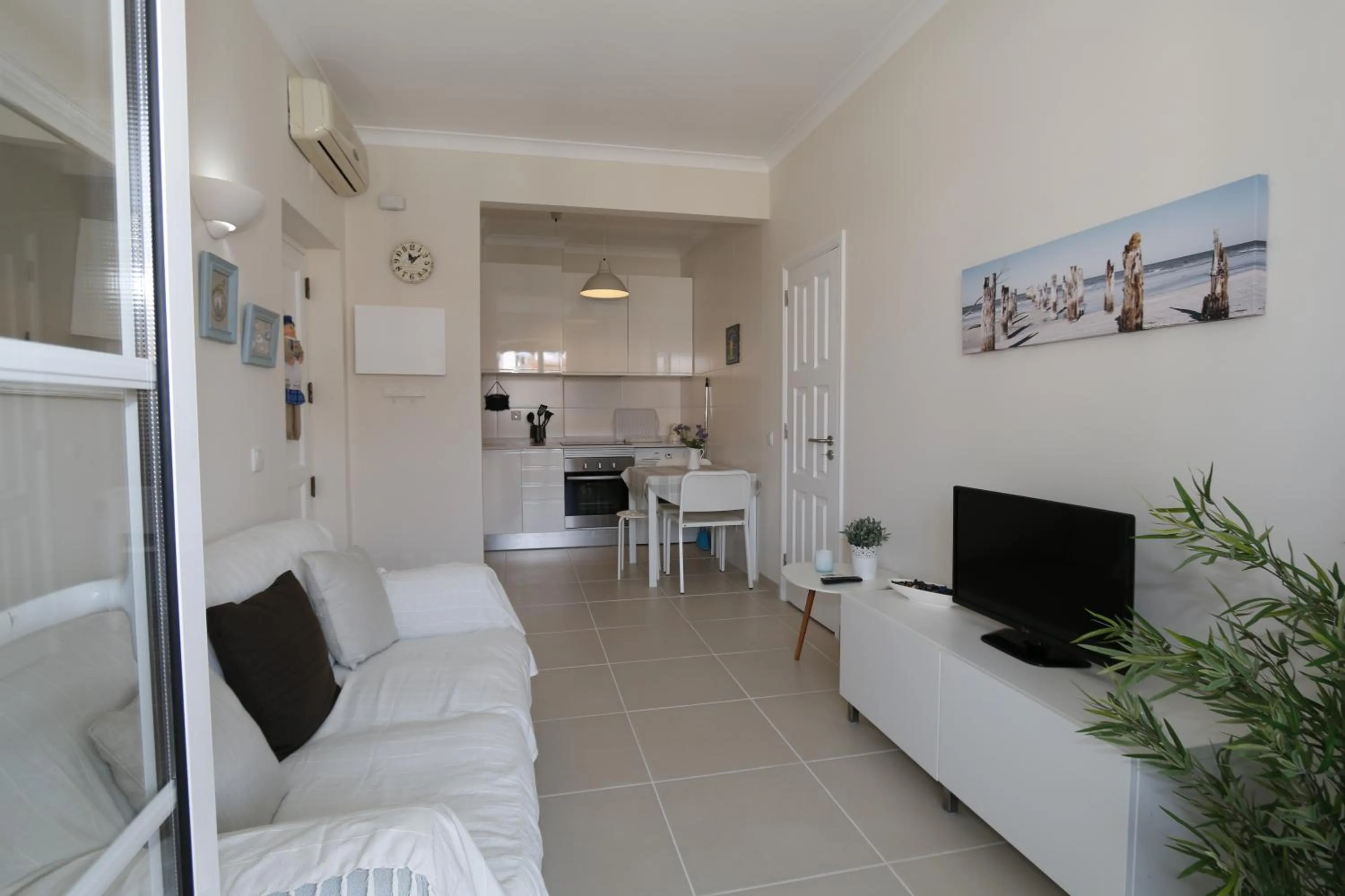 Living room in The Old Village, Prestige and Solar by Village 4U