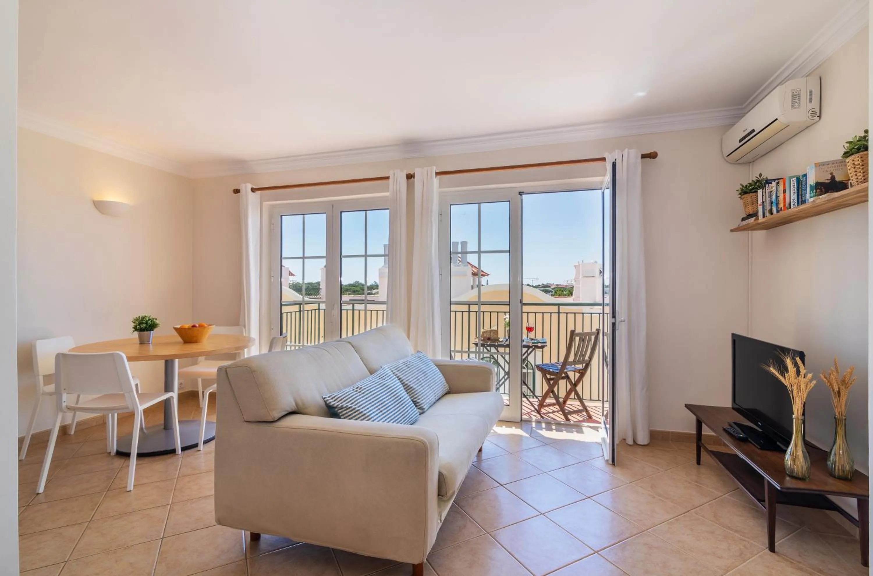 Living room in The Old Village, Prestige and Solar by Village 4U