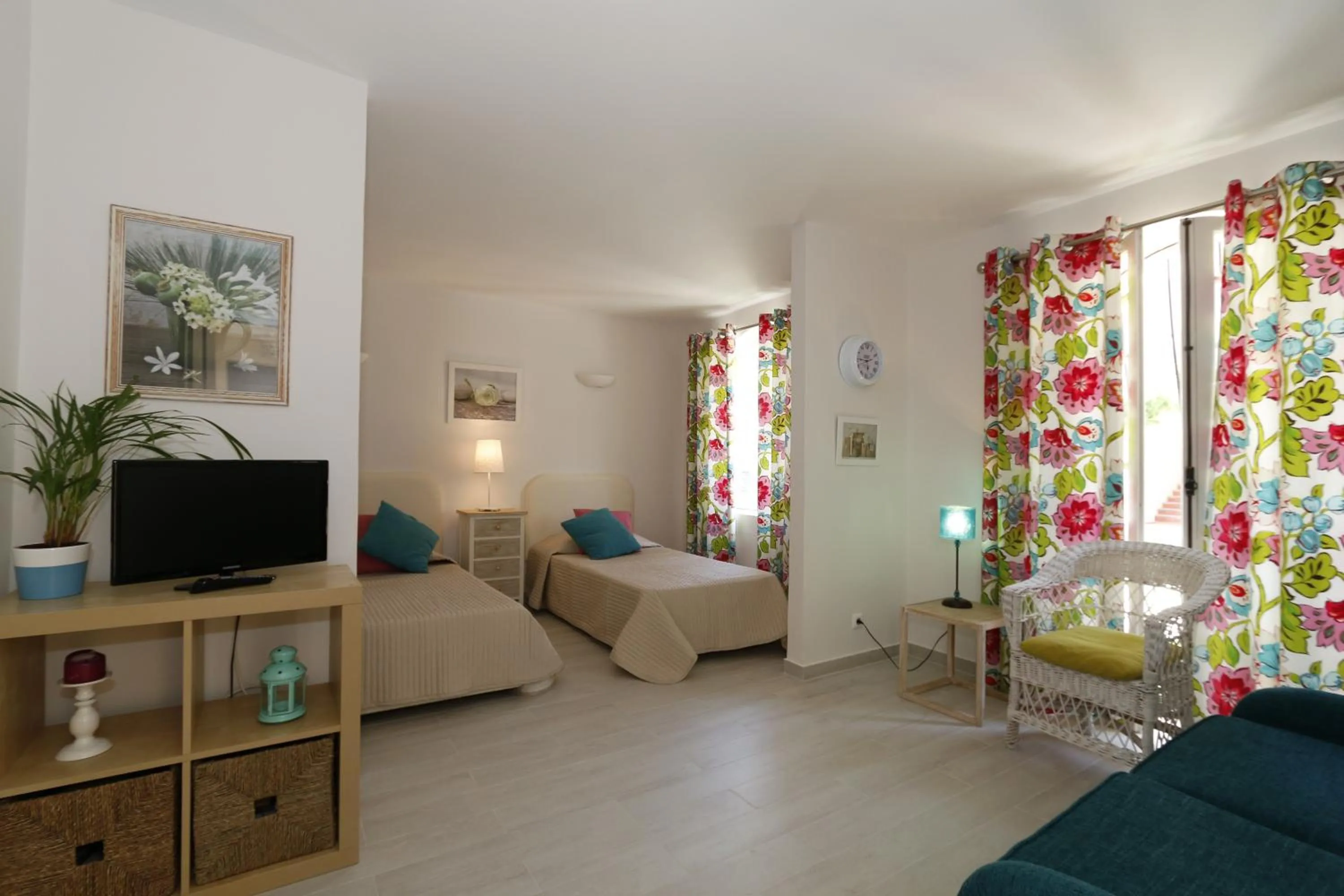 Living room, Bed in The Old Village, Prestige and Solar by Village 4U