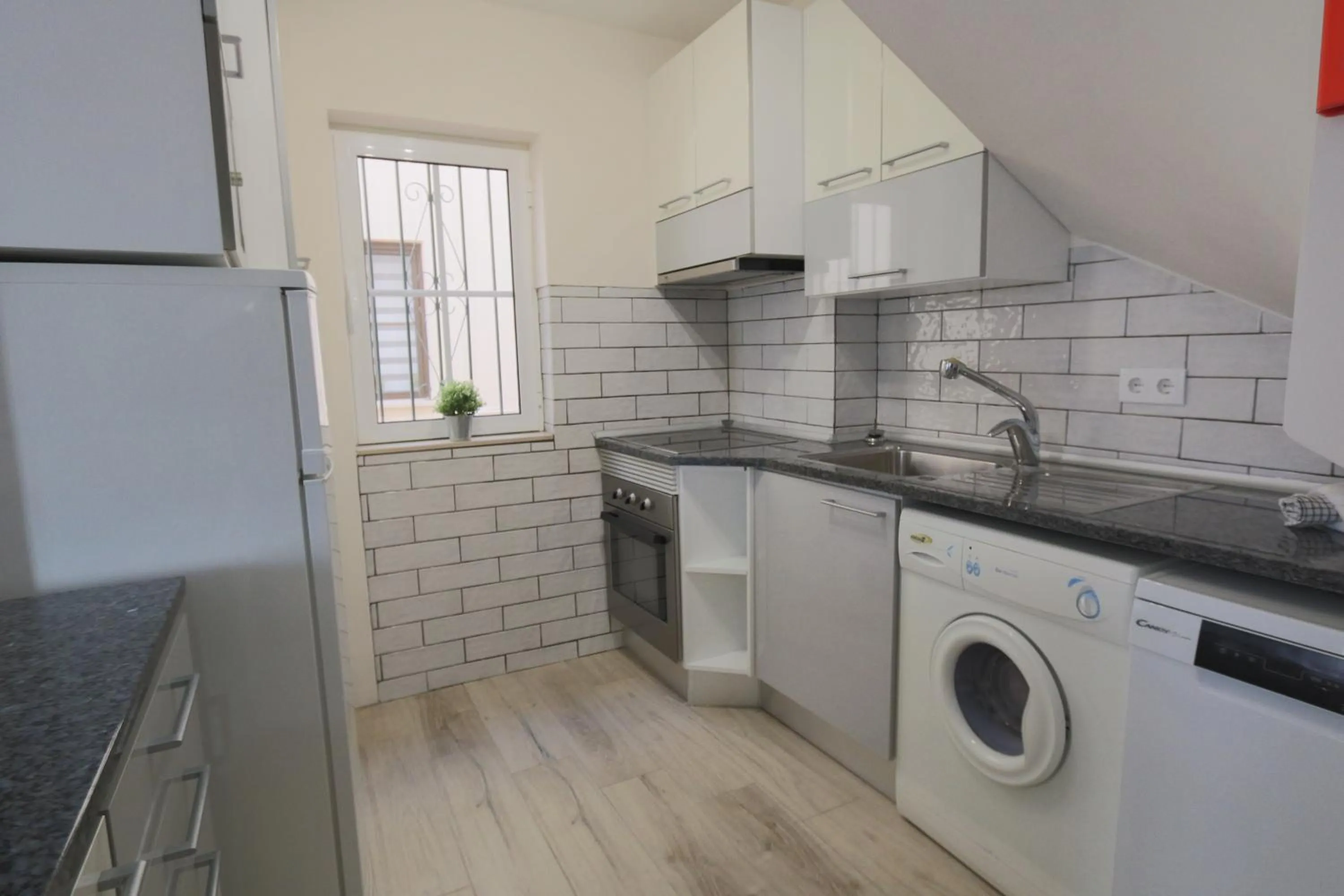 Kitchen or kitchenette in The Old Village, Prestige and Solar by Village 4U