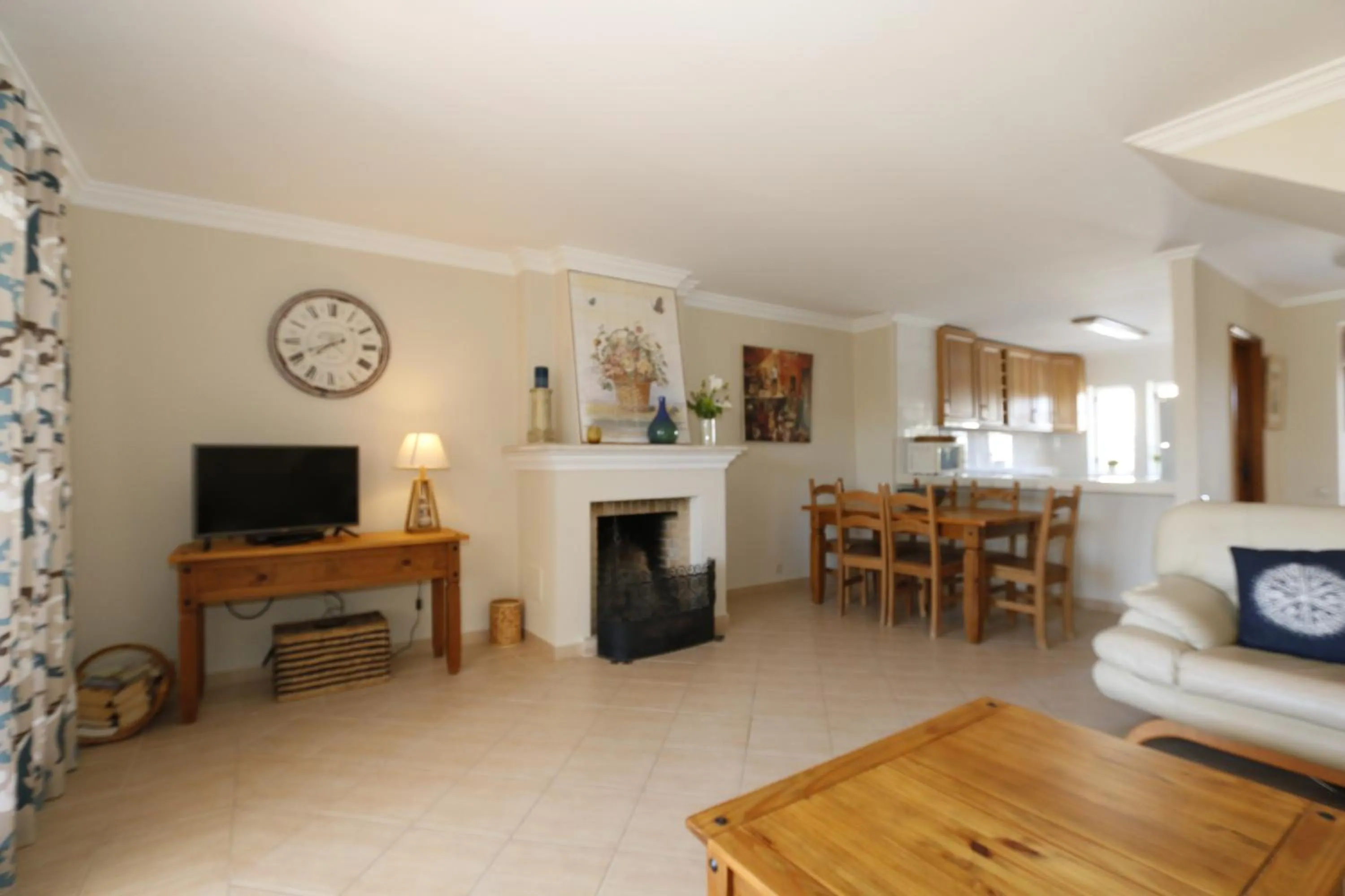 Living room in The Old Village, Prestige and Solar by Village 4U