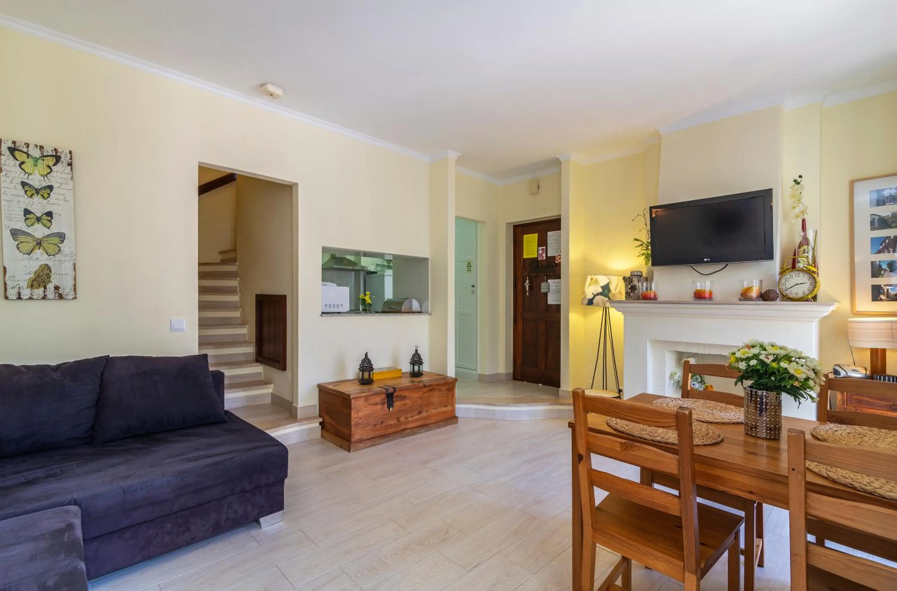 Living room in The Old Village, Prestige and Solar by Village 4U