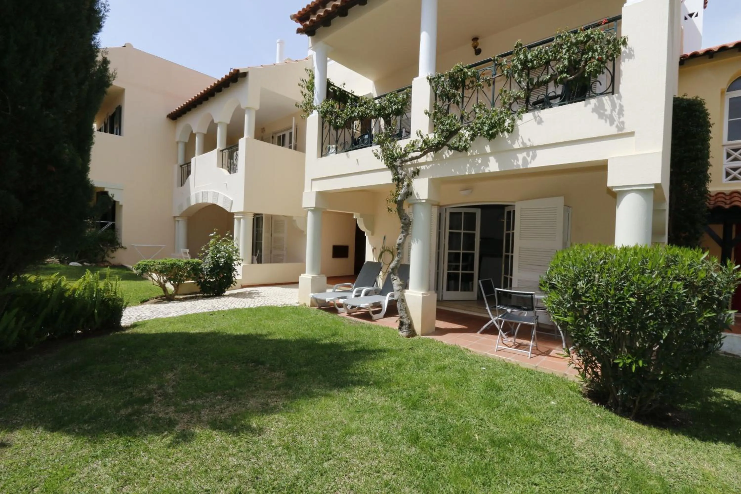 Garden view in The Old Village, Prestige and Solar by Village 4U