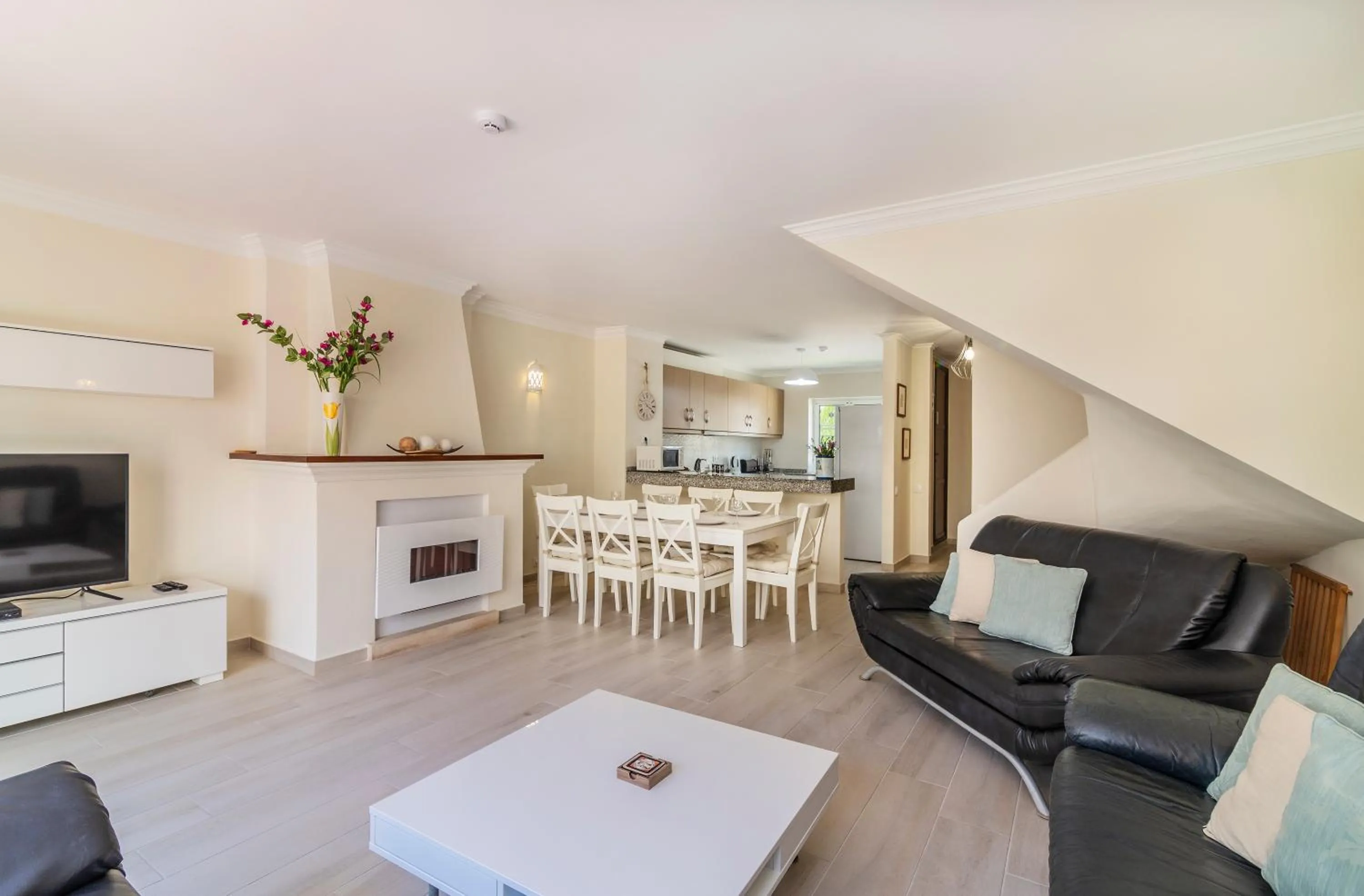 Living room in The Old Village, Prestige and Solar by Village 4U