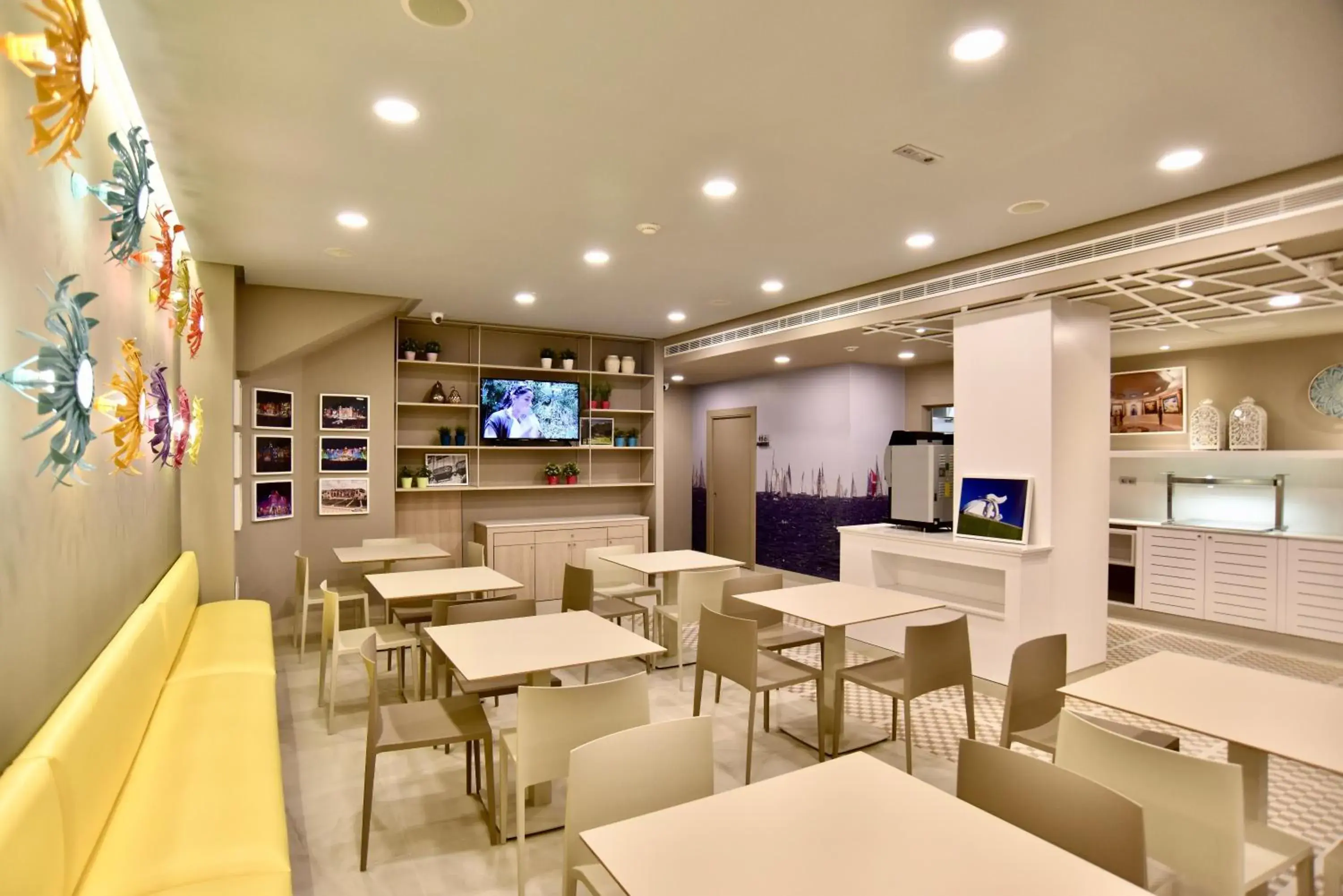 Restaurant/places to eat in TC Hotel Doña Luisa Restaurant/places to eat in TC Hotel Doña Luisa